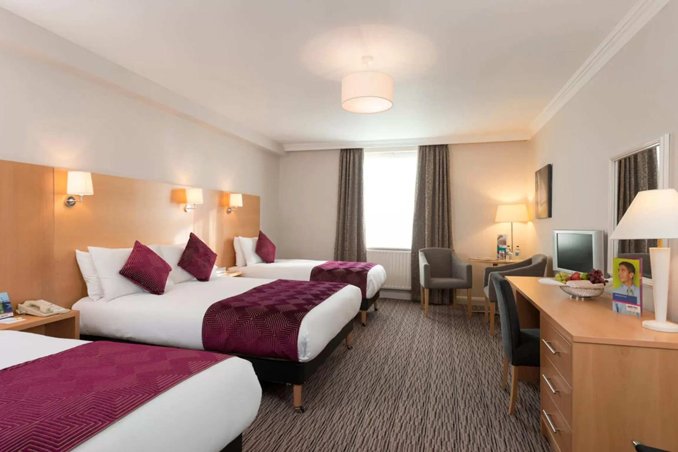 Bed in Park Inn by Radisson Shannon Airport