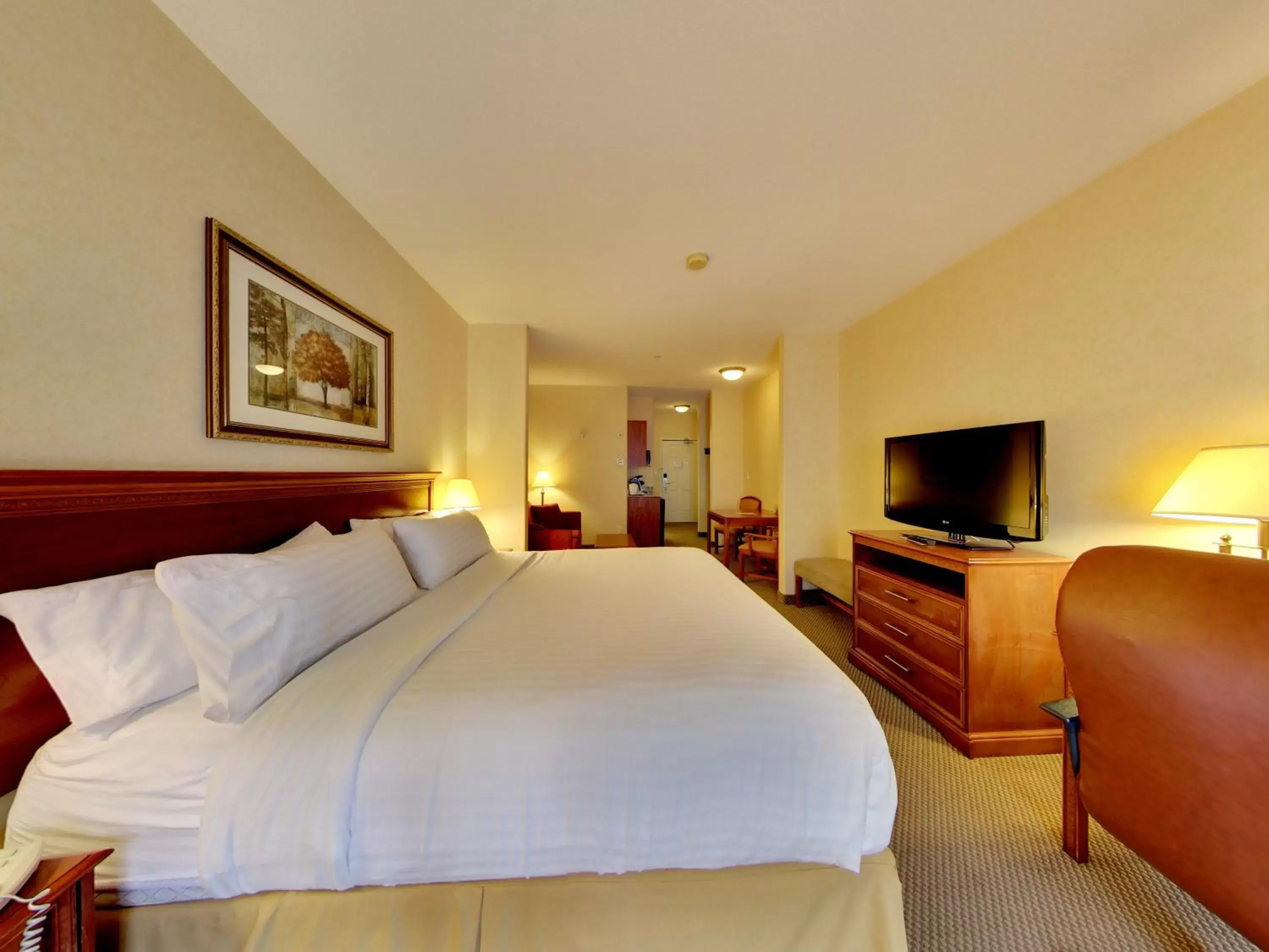 Photo of the whole room, Bed in Holiday Inn Express Hotel & Suites - Edmonton International Airport, an IHG Hotel