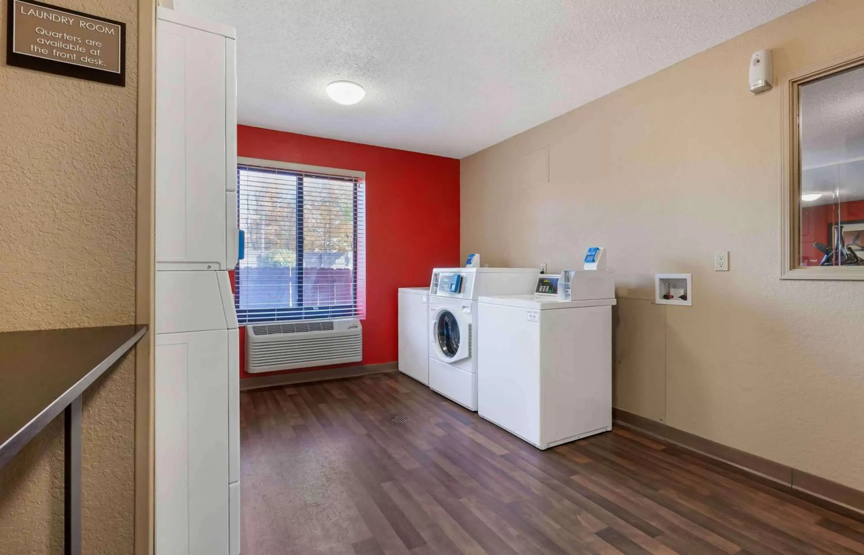 Property building, Kitchen/Kitchenette in Extended Stay America Suites - Rockford - State Street