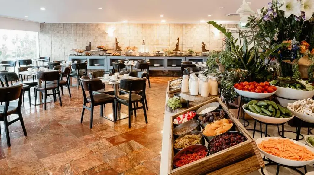 Breakfast, Restaurant/Places to Eat in Crowne Plaza Tel Aviv Beach, an IHG Hotel