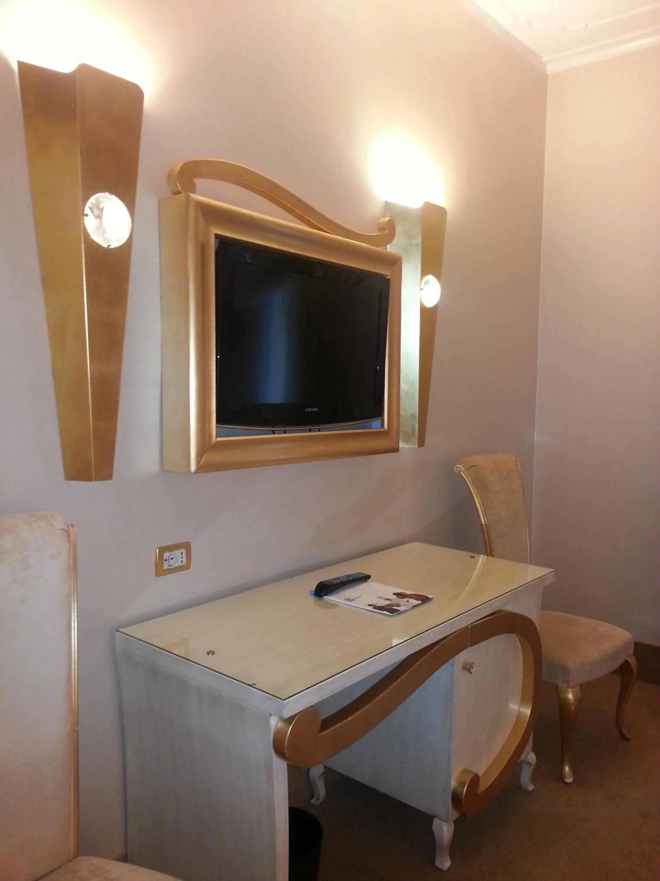 TV and multimedia in Zanhotel Tre Vecchi