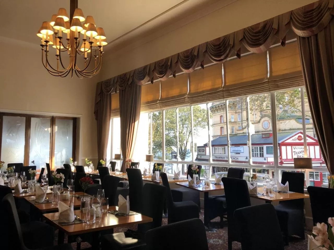 Restaurant/places to eat in Royal Hotel