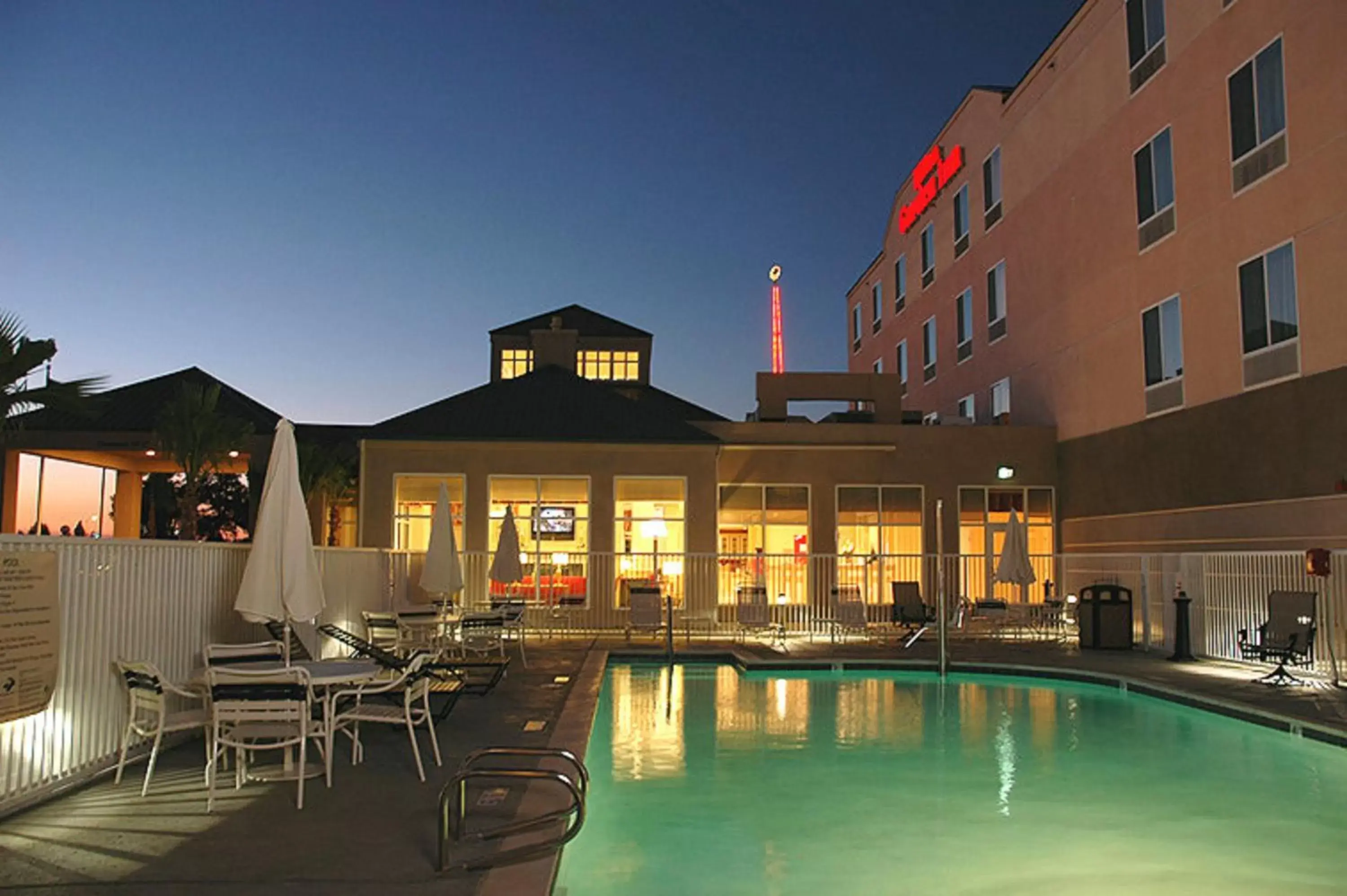 Swimming pool in Hilton Garden Inn Victorville