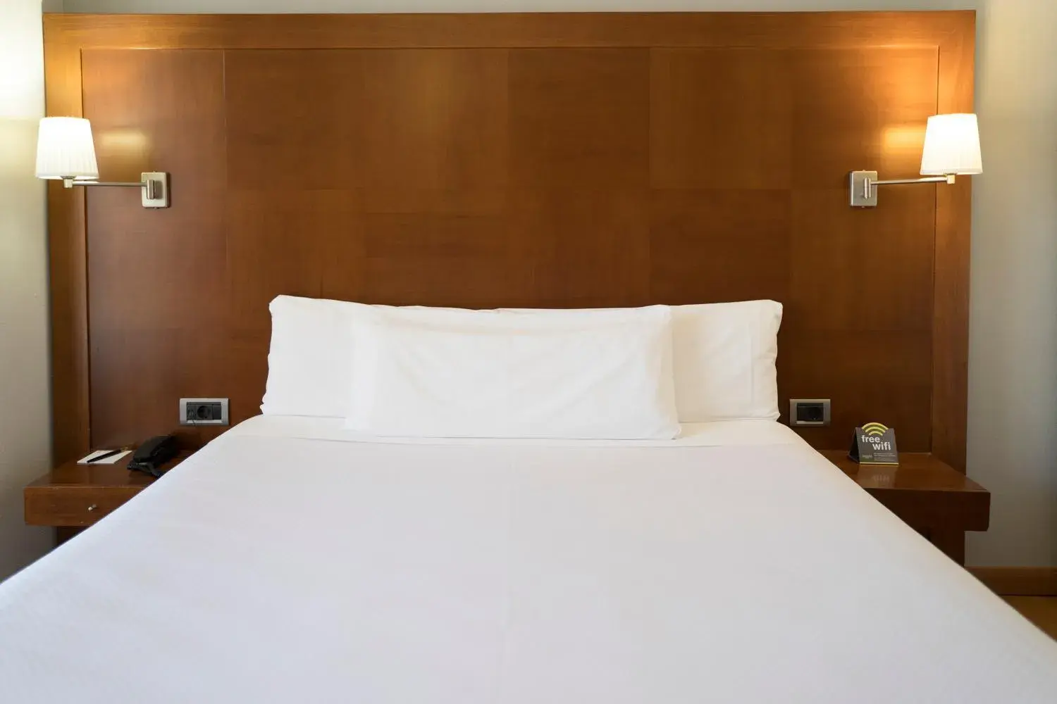 Bed in Hotel Sercotel Tres Luces