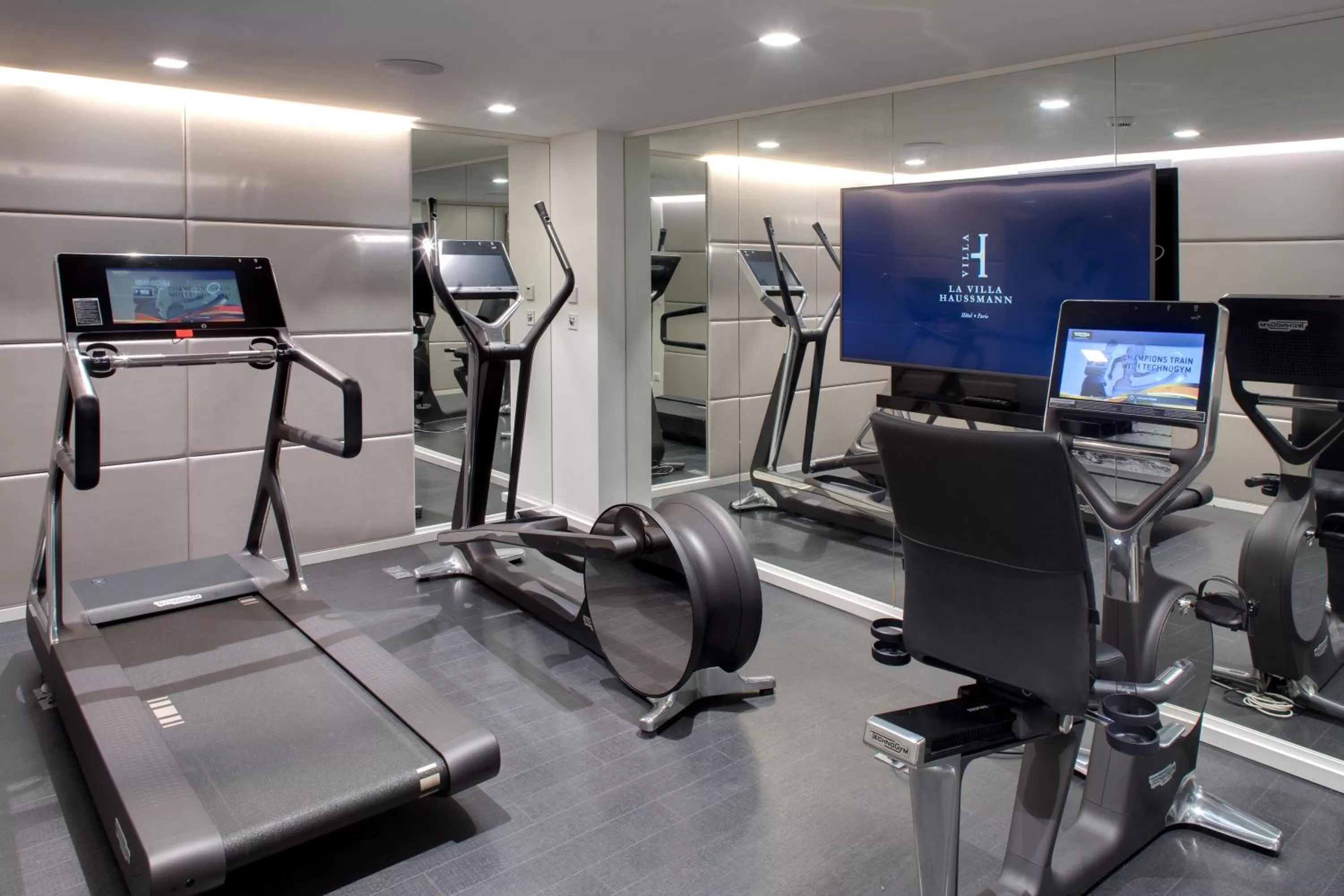 Fitness centre/facilities in La Villa Haussmann