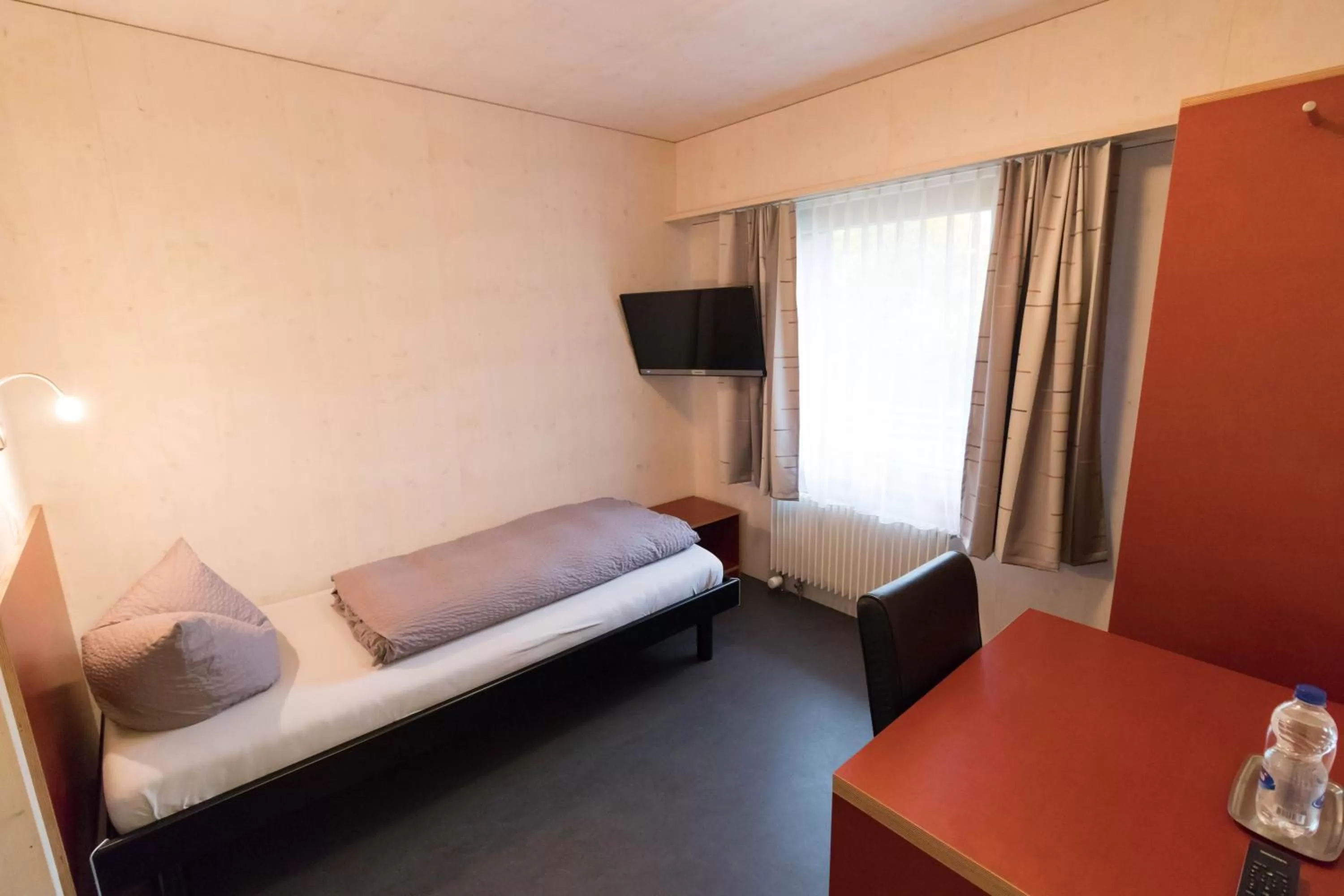 Bedroom, Bed in Gasthaus Ochsen