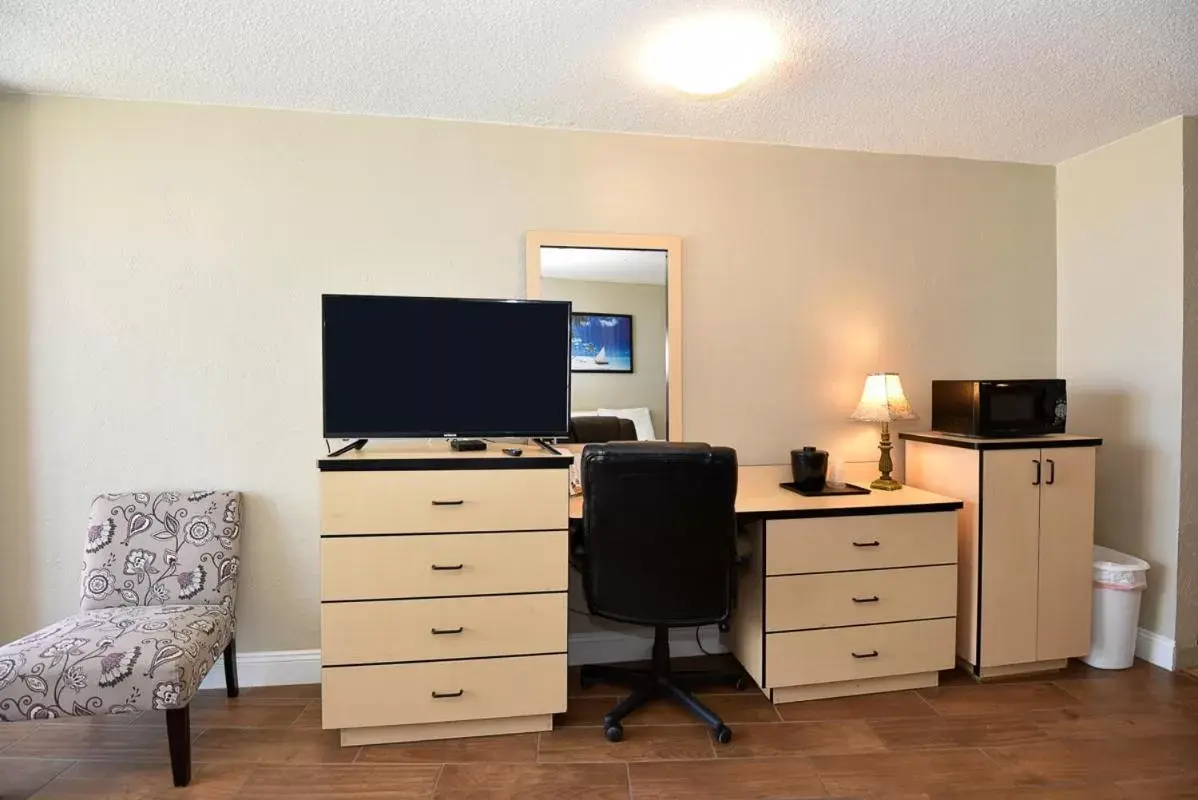 TV/Entertainment Center in Cove Motel Oceanfront