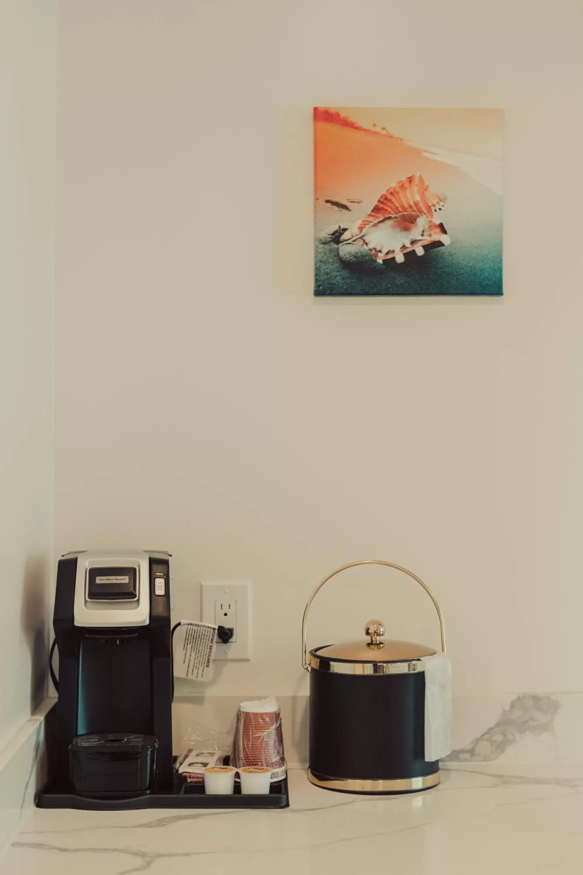 Coffee/tea facilities in Blufftop Inn & Suites - Wharf/Restaurant District Coffee/tea facilities in Blufftop Inn & Suites - Wharf/Restaurant District