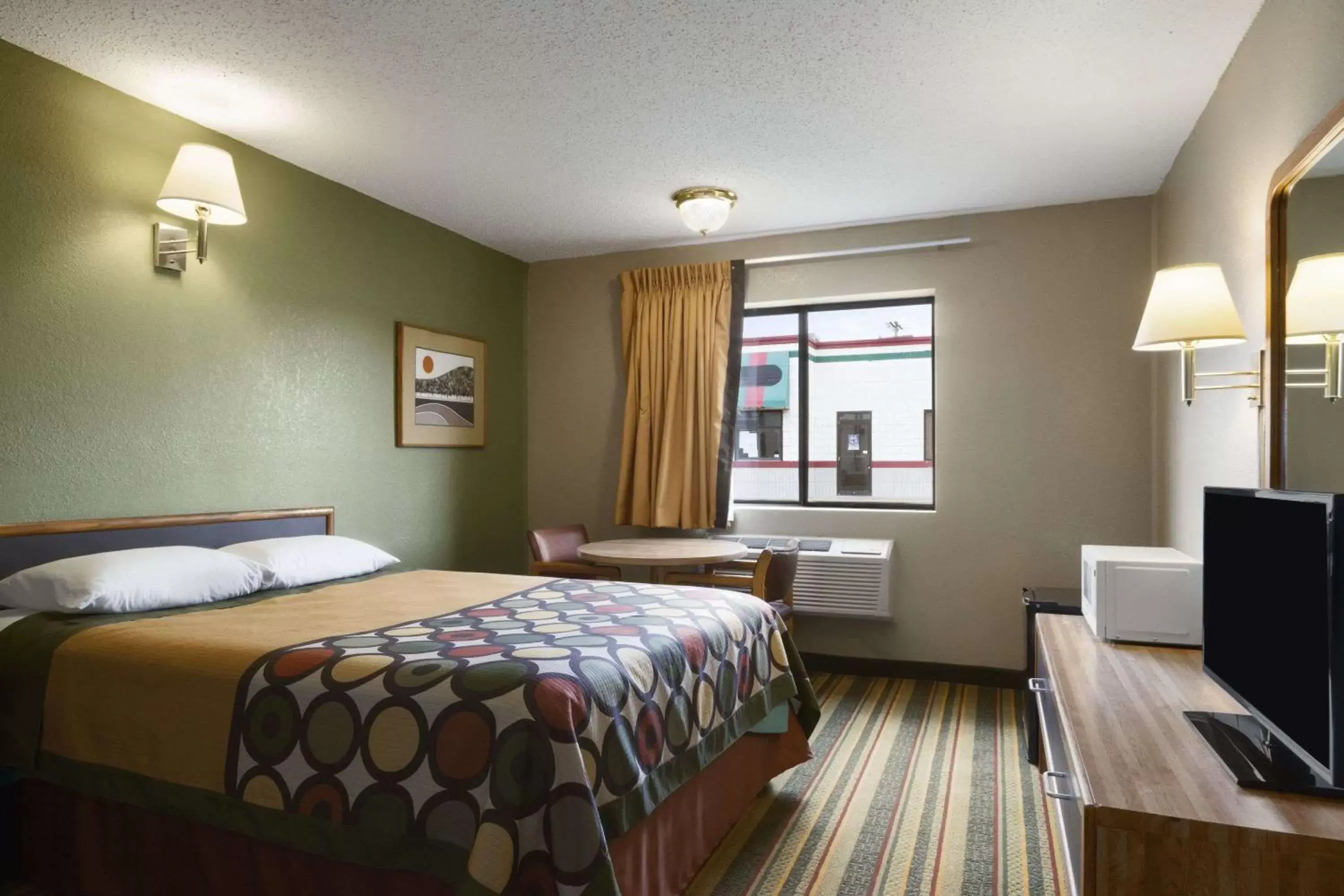 Photo of the whole room, Bed in Super 8 by Wyndham Blackwell