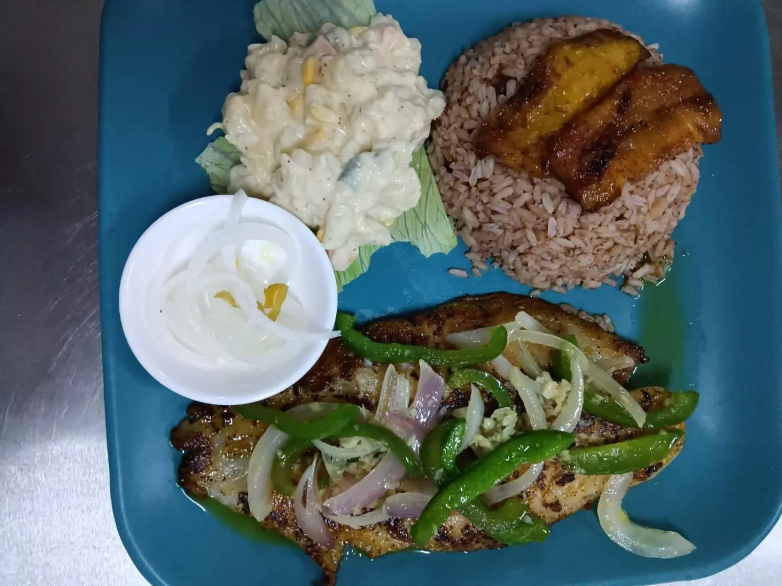 Restaurant/places to eat in Sunshine View Hotel and Restaurant