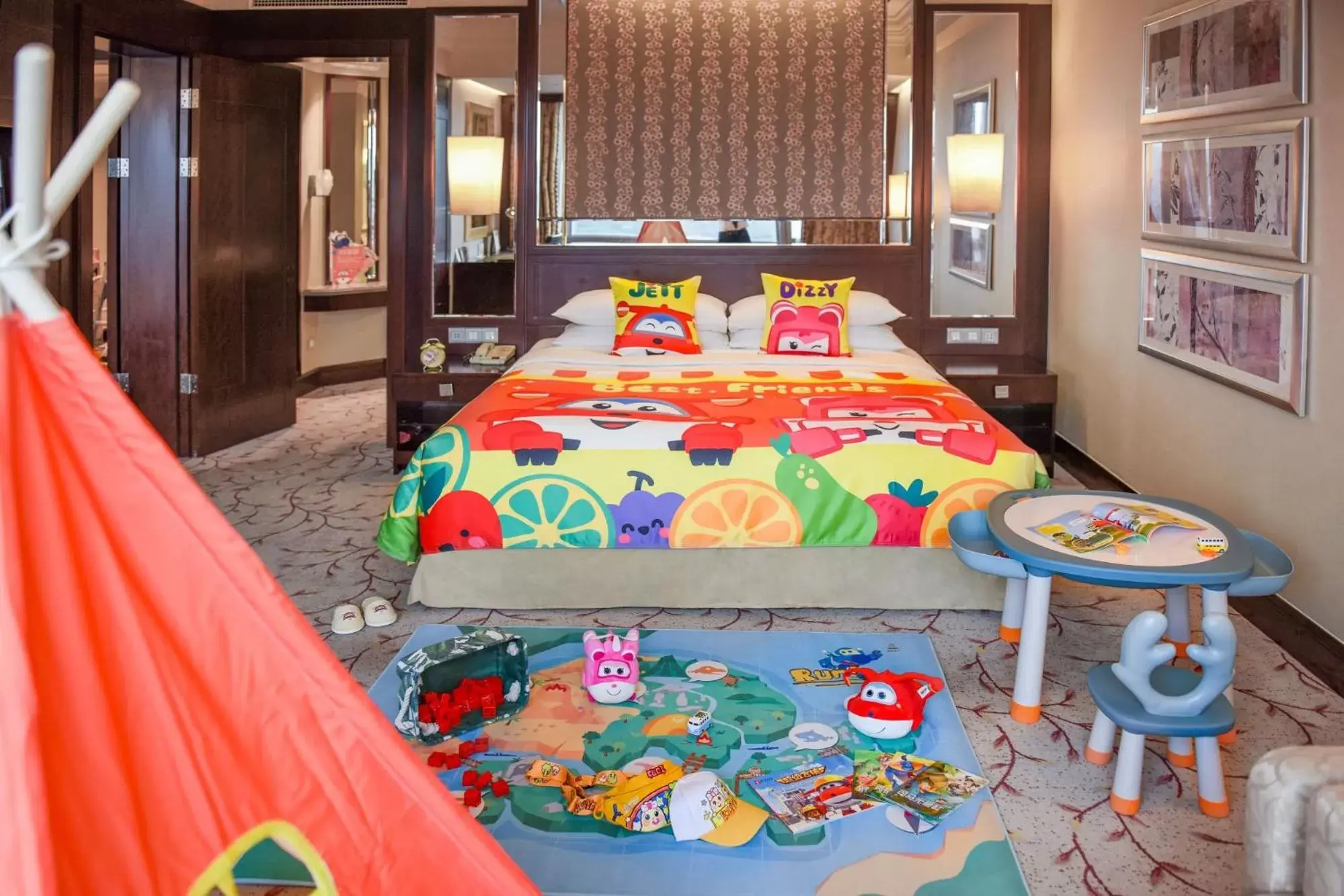 Bedroom, Bed in Futian Shangri-La, Shenzhen,Near to Shenzhen Convention&Exhibition Centre, Futian Railway Station