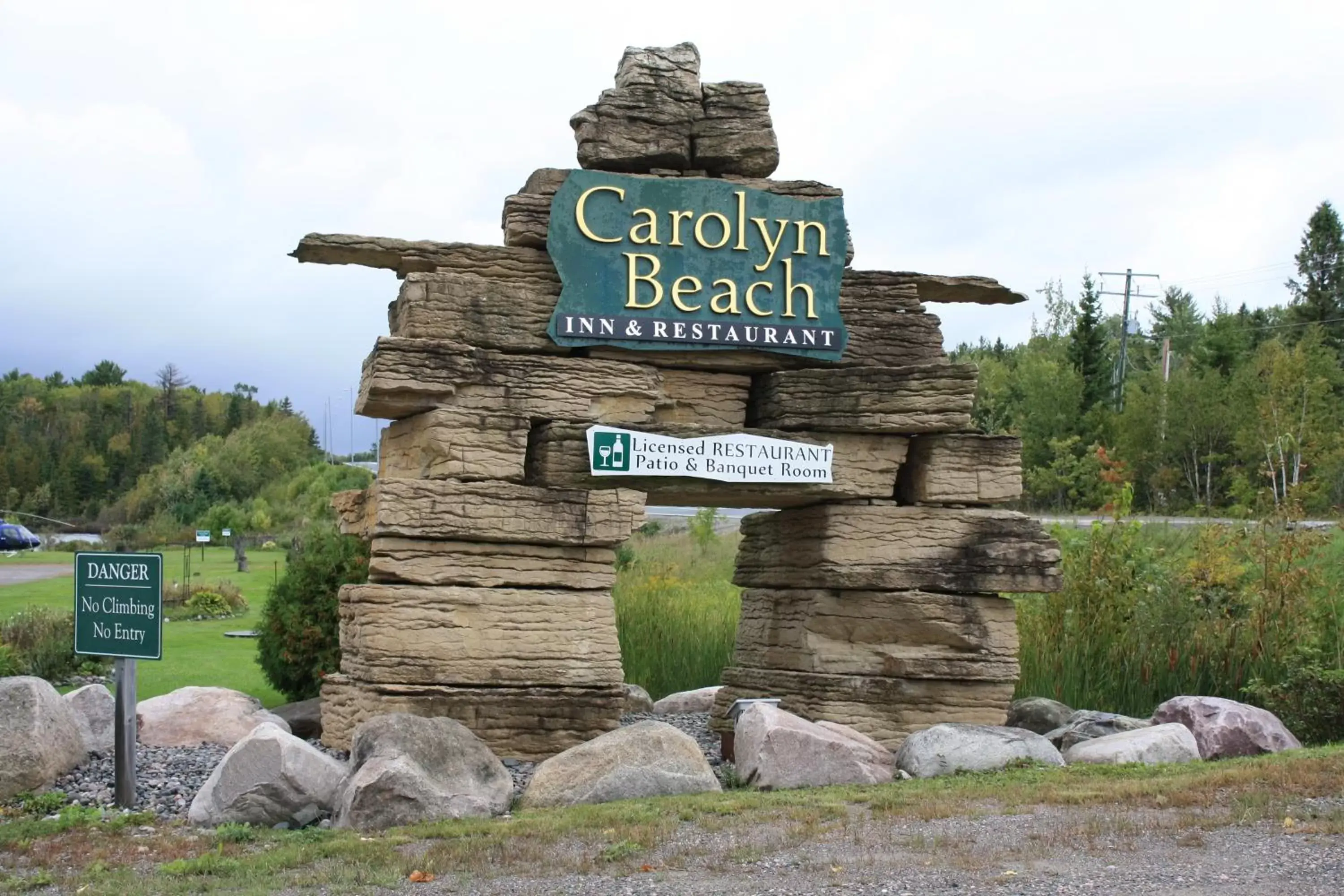 Facade/entrance in Carolyn Beach Inn