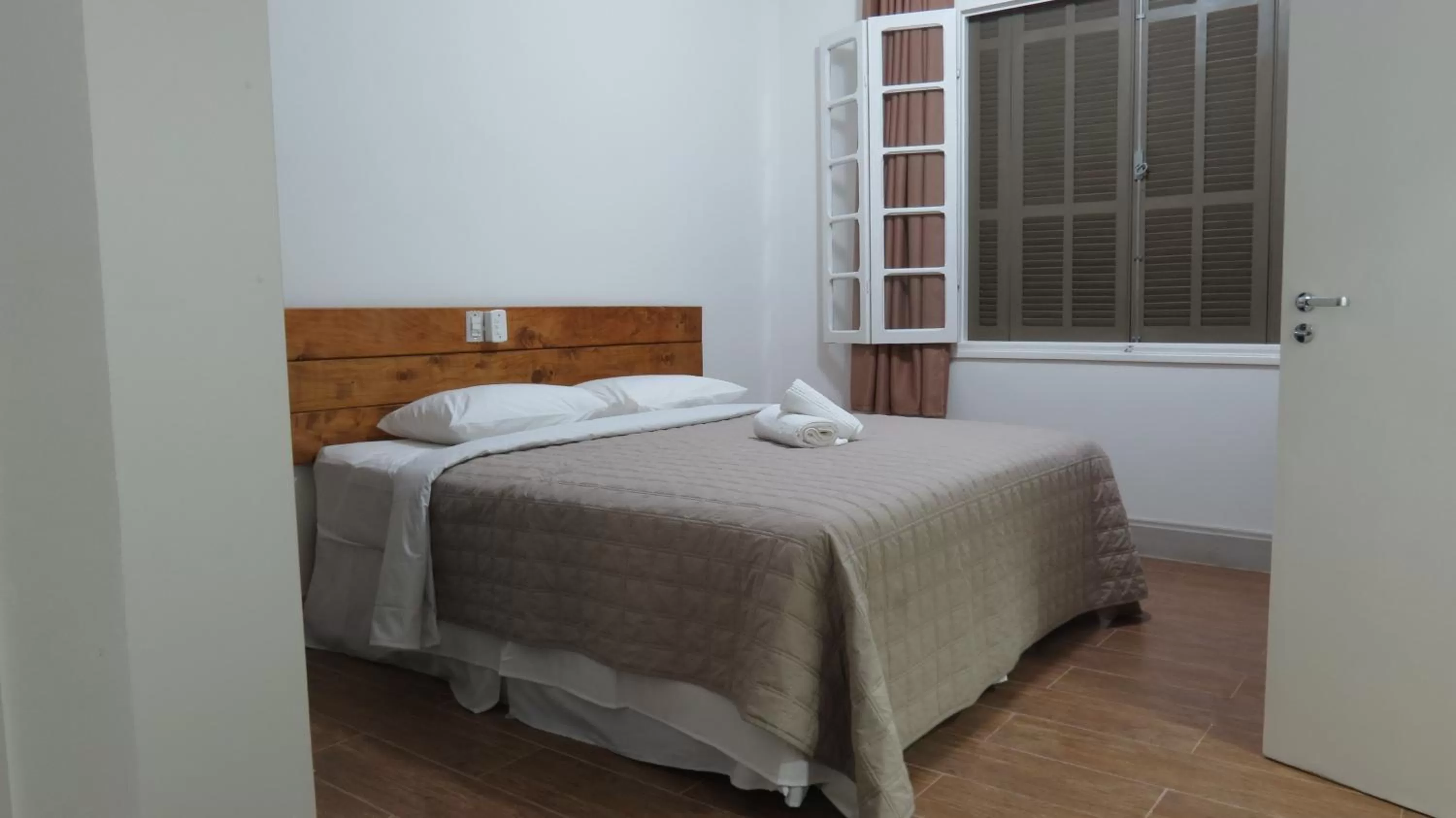 Bathroom, Bed in Sagrados Corações - Pousada