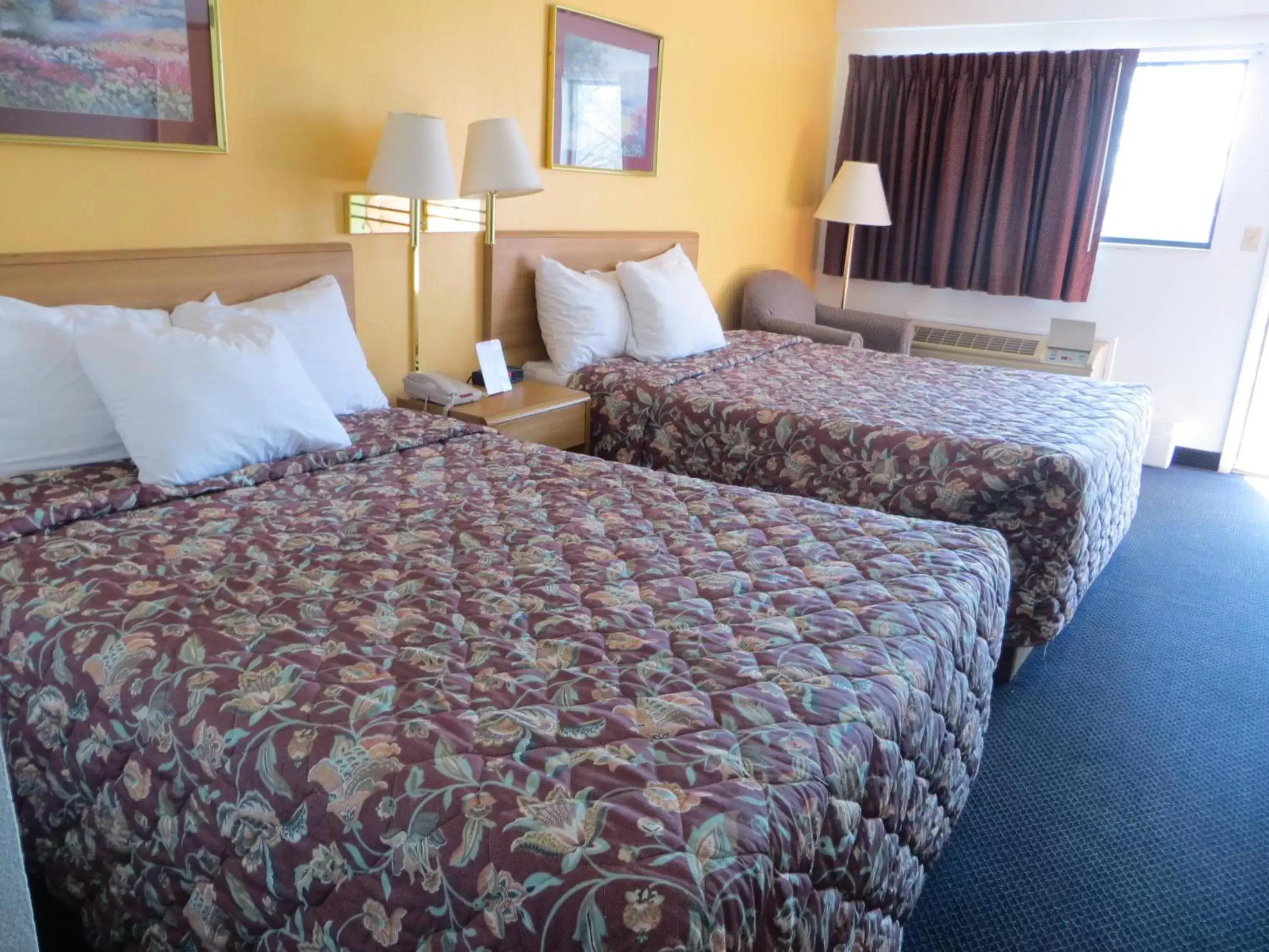 Bed in Days Inn by Wyndham Kingdom City