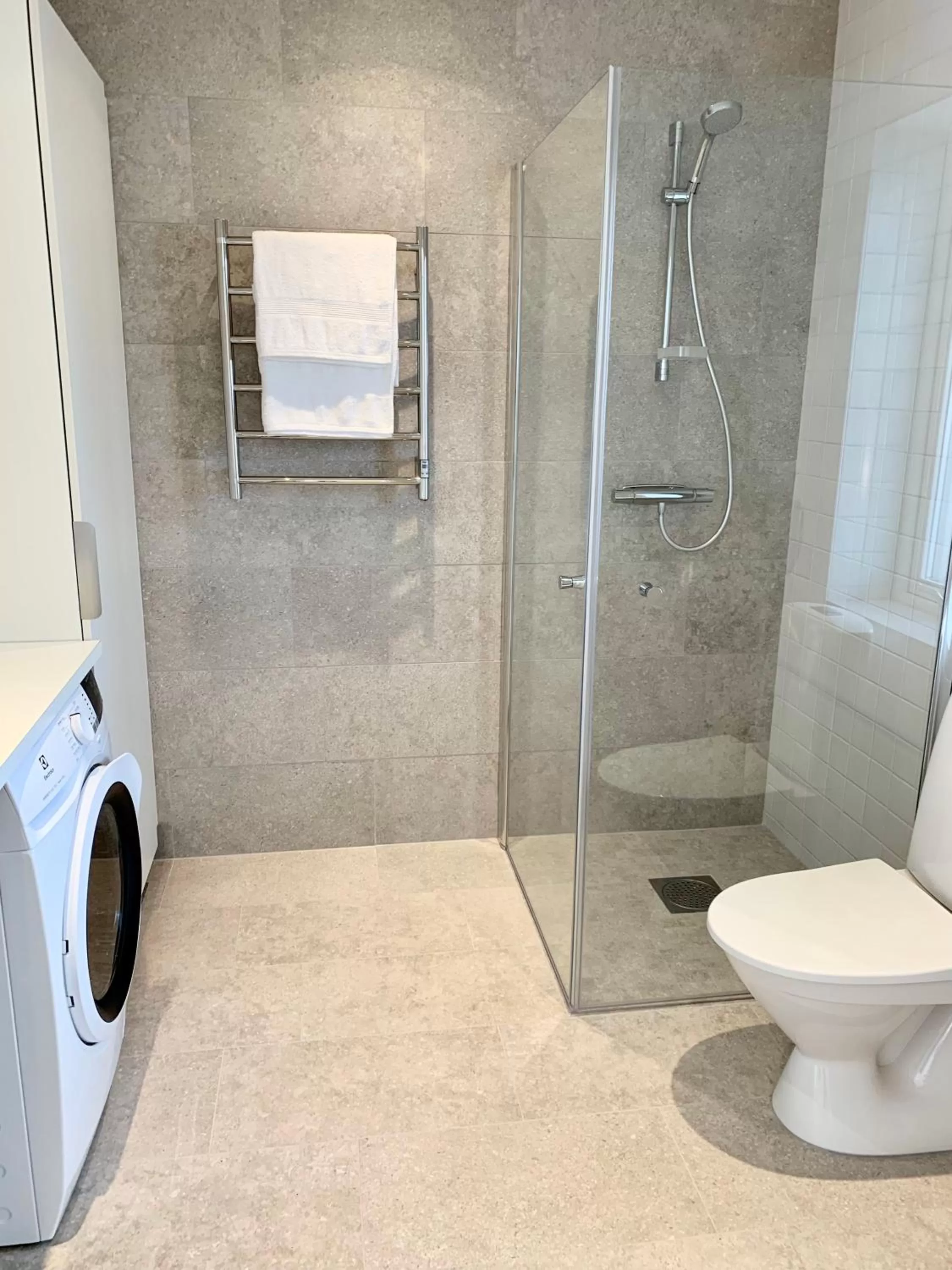 Bathroom in Easy Livin' Apartment Hotel