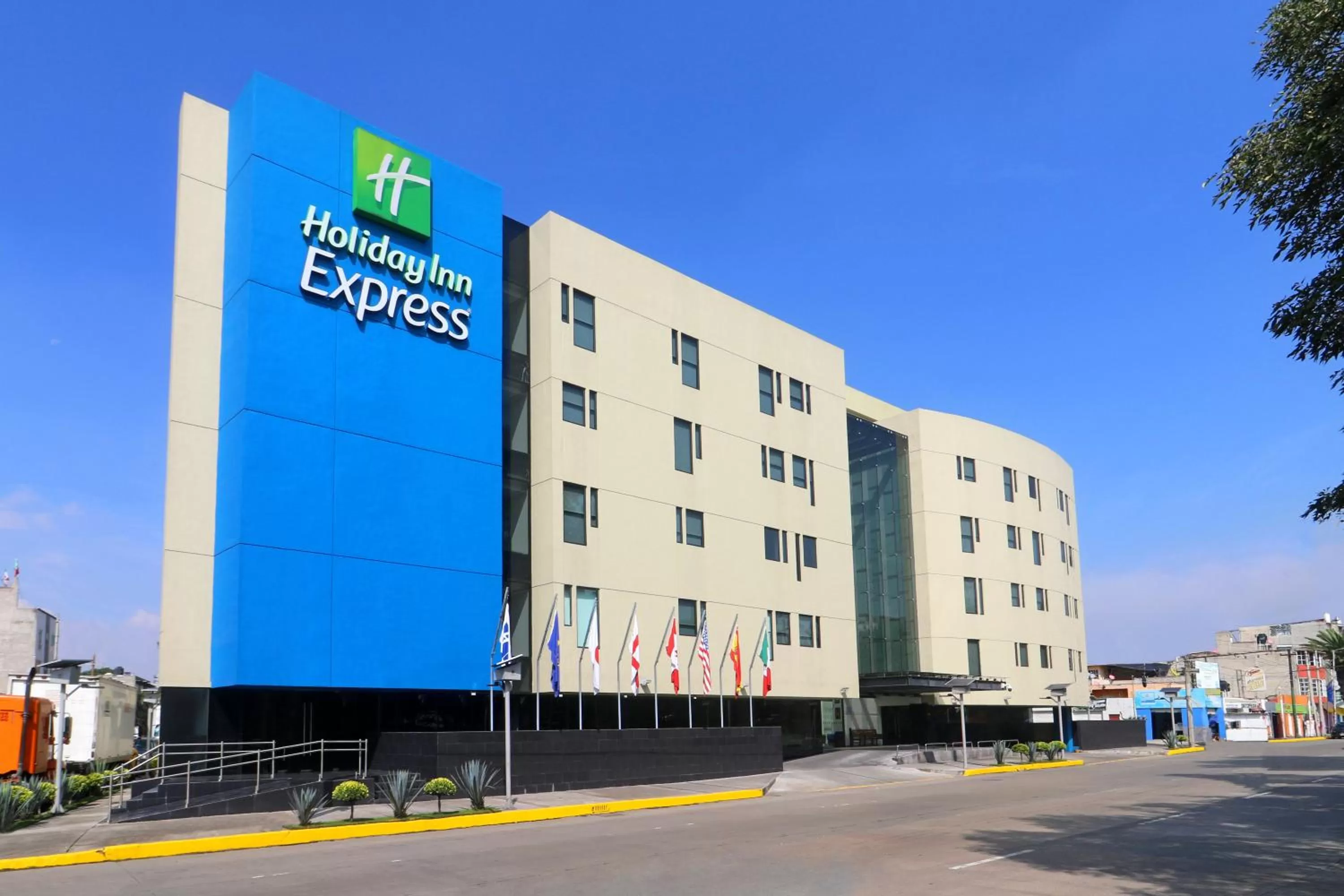 Property building in Holiday Inn Express Mexico Aeropuerto by IHG