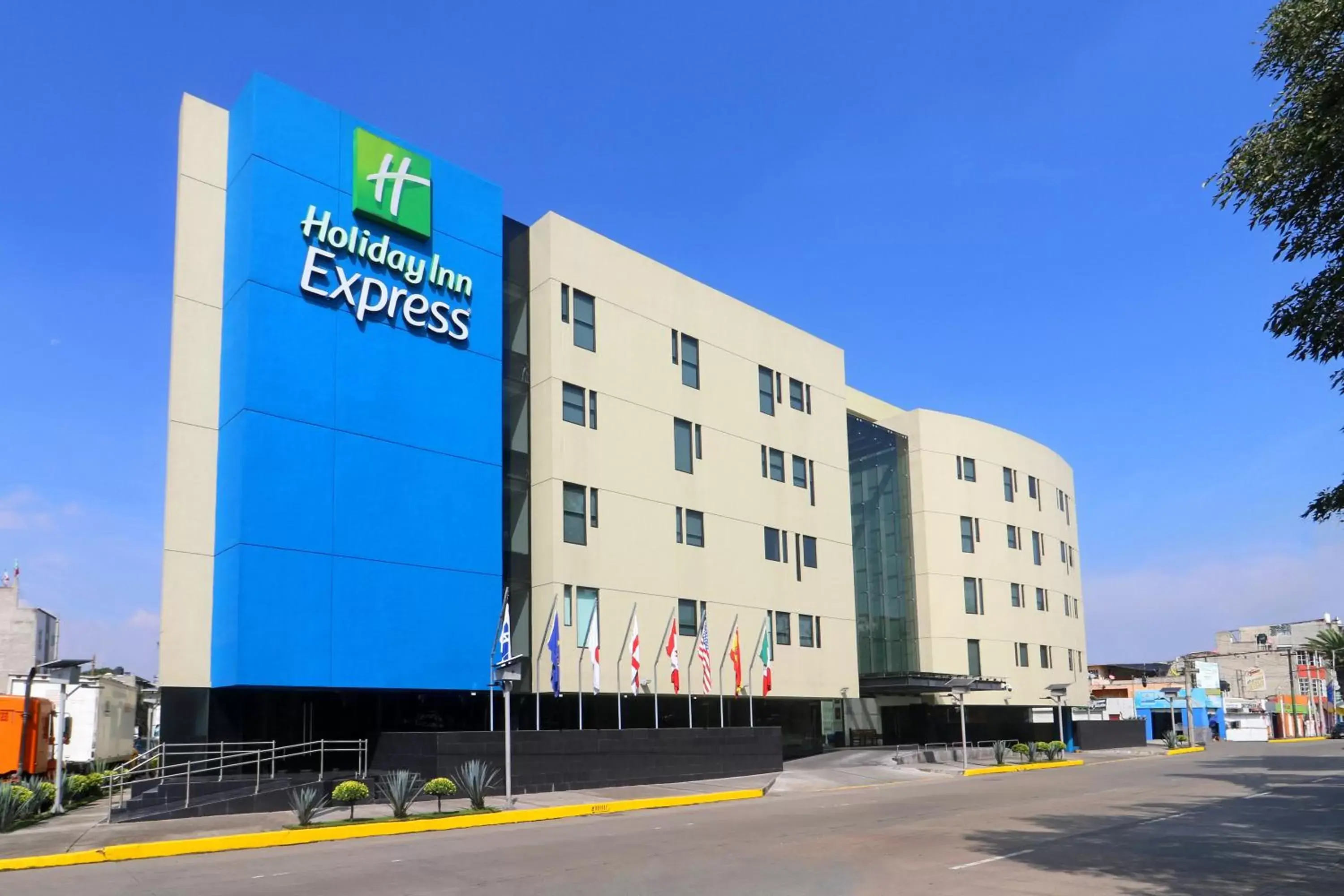 Property Building in Holiday Inn Express Mexico Aeropuerto, an IHG Hotel