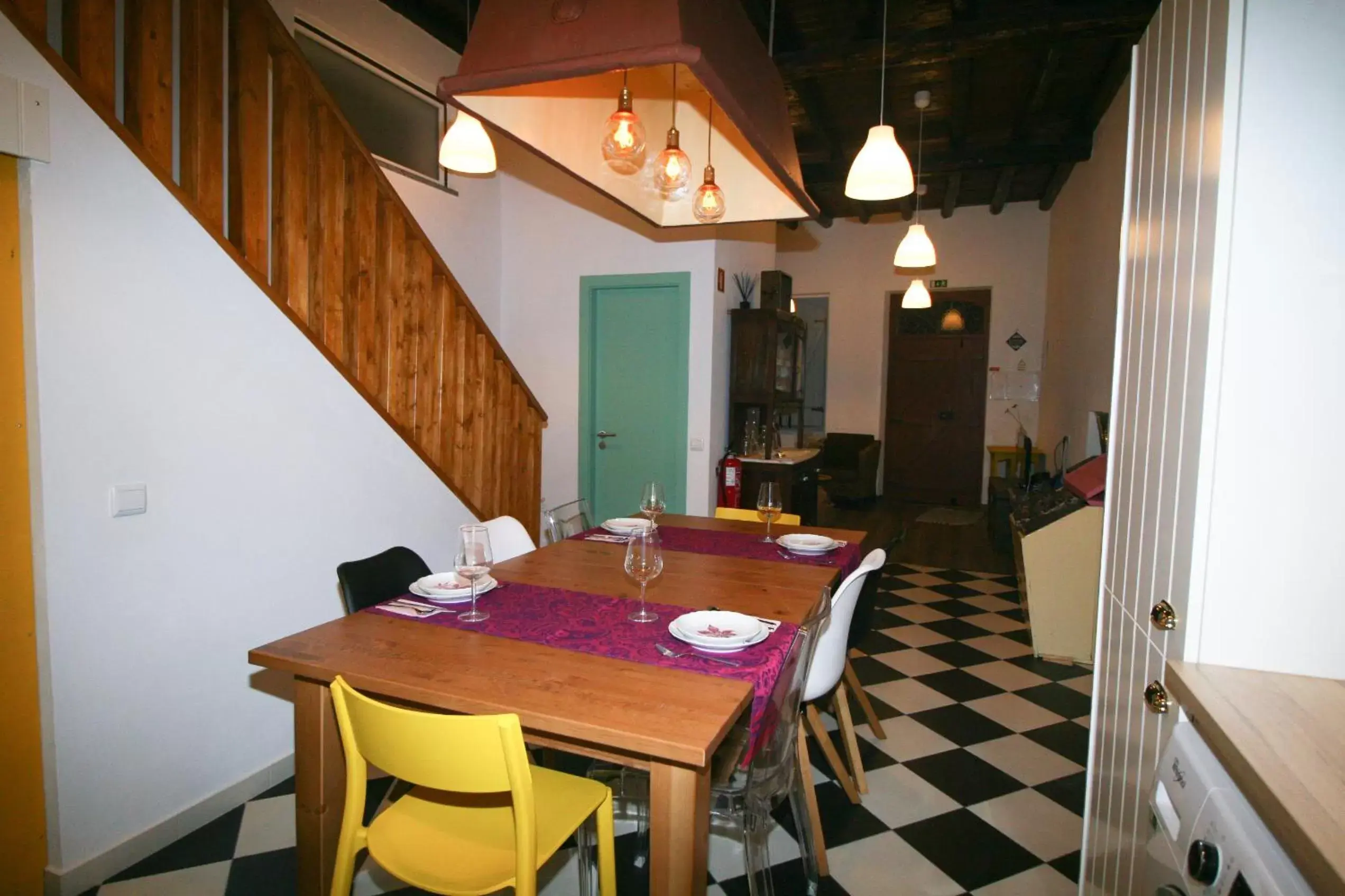 Communal kitchen, Dining Area in Casa dos Batalim
