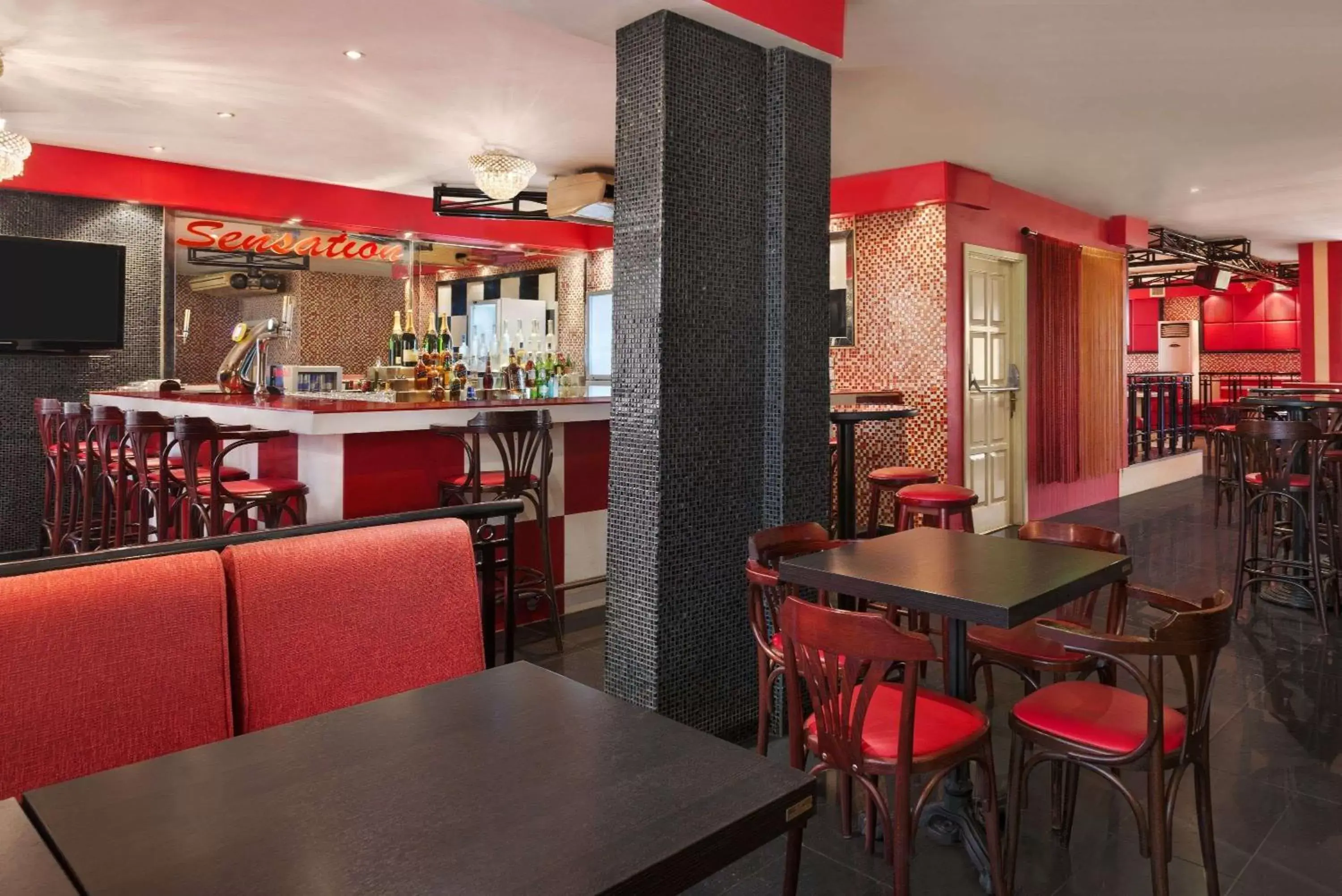 Lounge or bar in Howard Johnson by Wyndham Abu Dhabi Downtown Lounge or bar in Howard Johnson by Wyndham Abu Dhabi Downtown