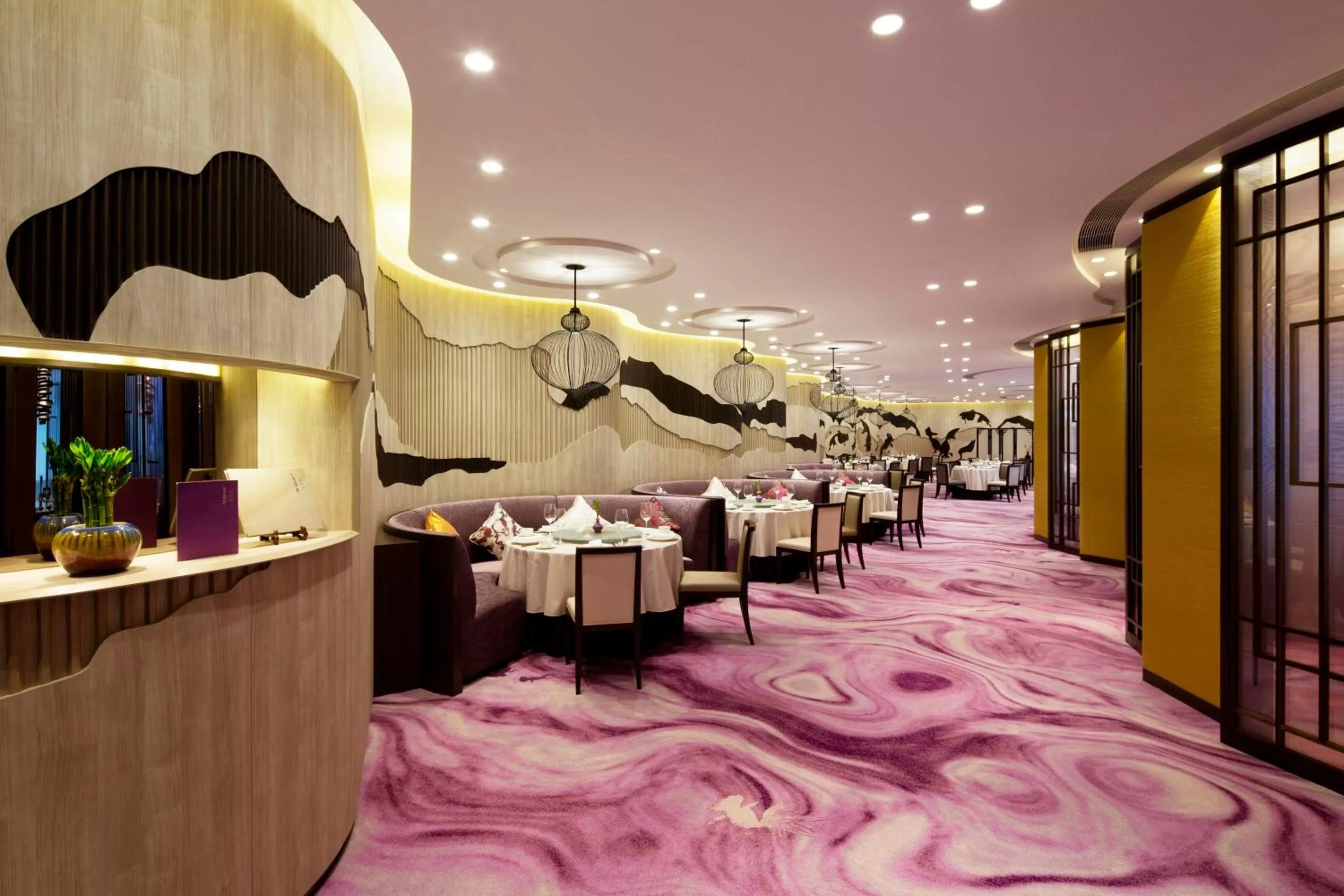 Restaurant/places to eat in Crowne Plaza Hong Kong Kowloon East by IHG