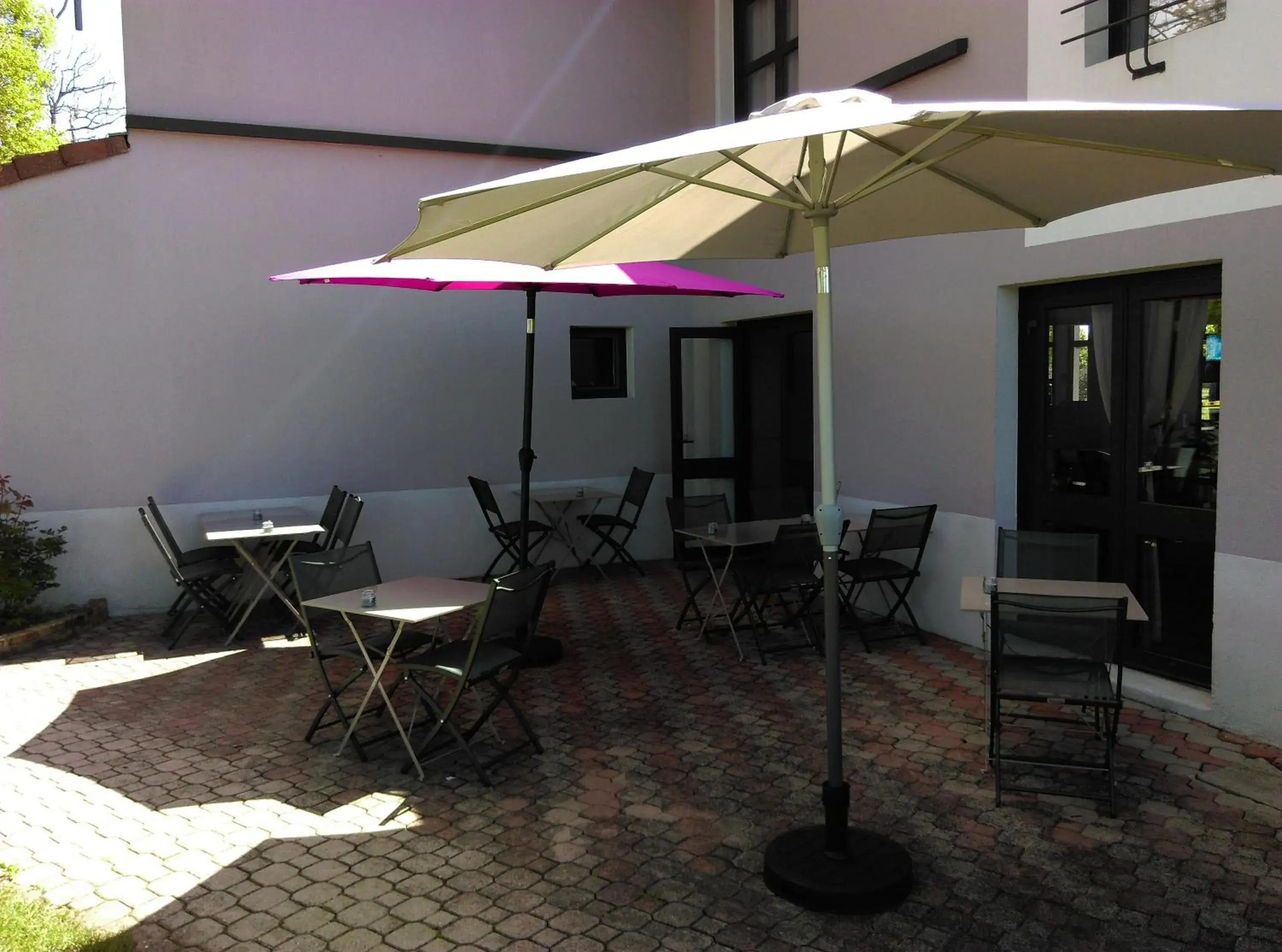 Restaurant/places to eat, Patio/Outdoor Area in Hôtel Inn Design Resto Novo Langres