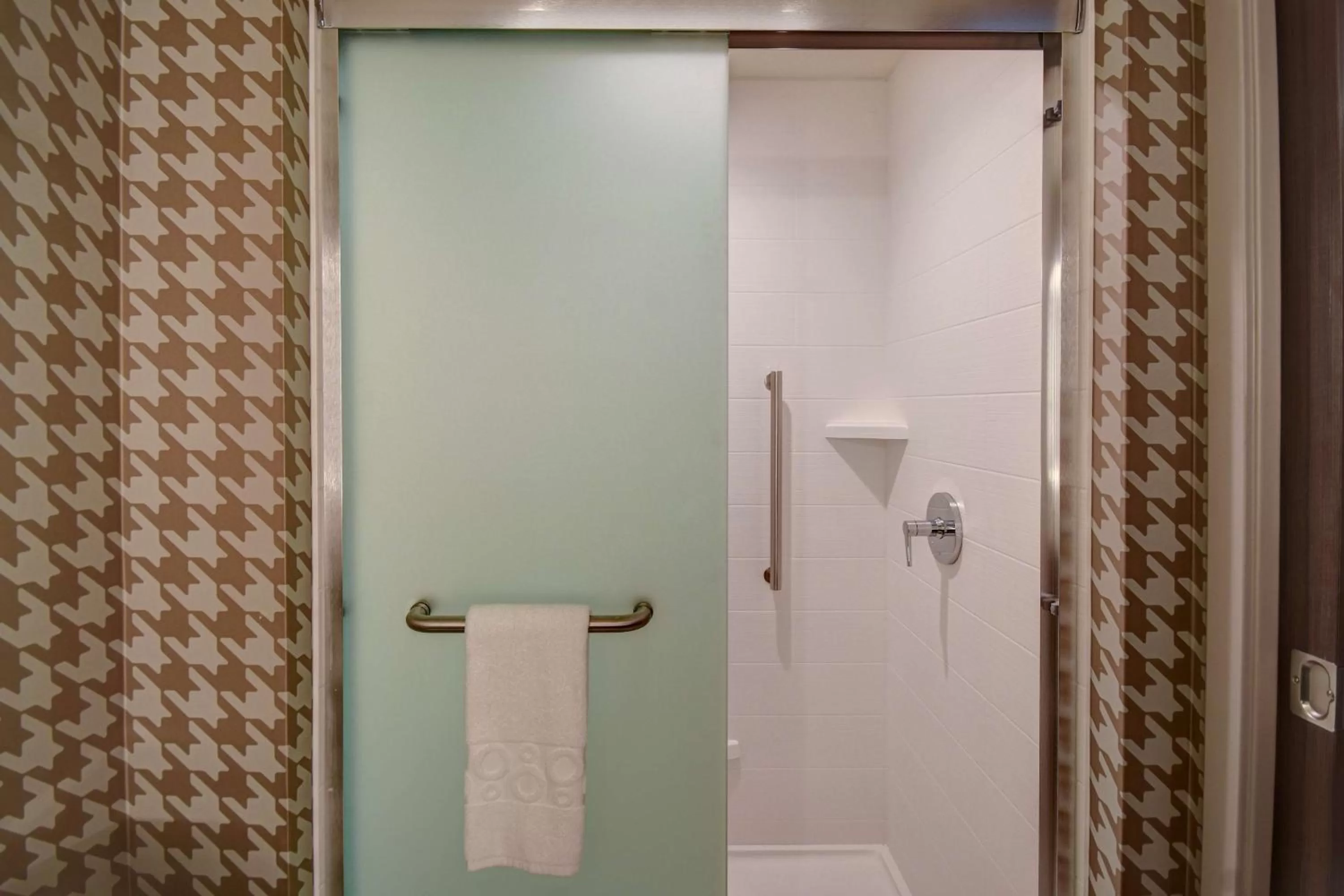 Bathroom in Home2 Suites by Hilton Troy