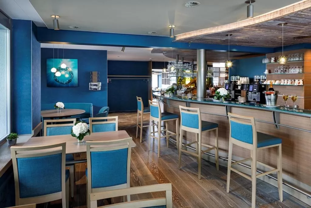 Restaurant/places to eat in Seehotel Delphin