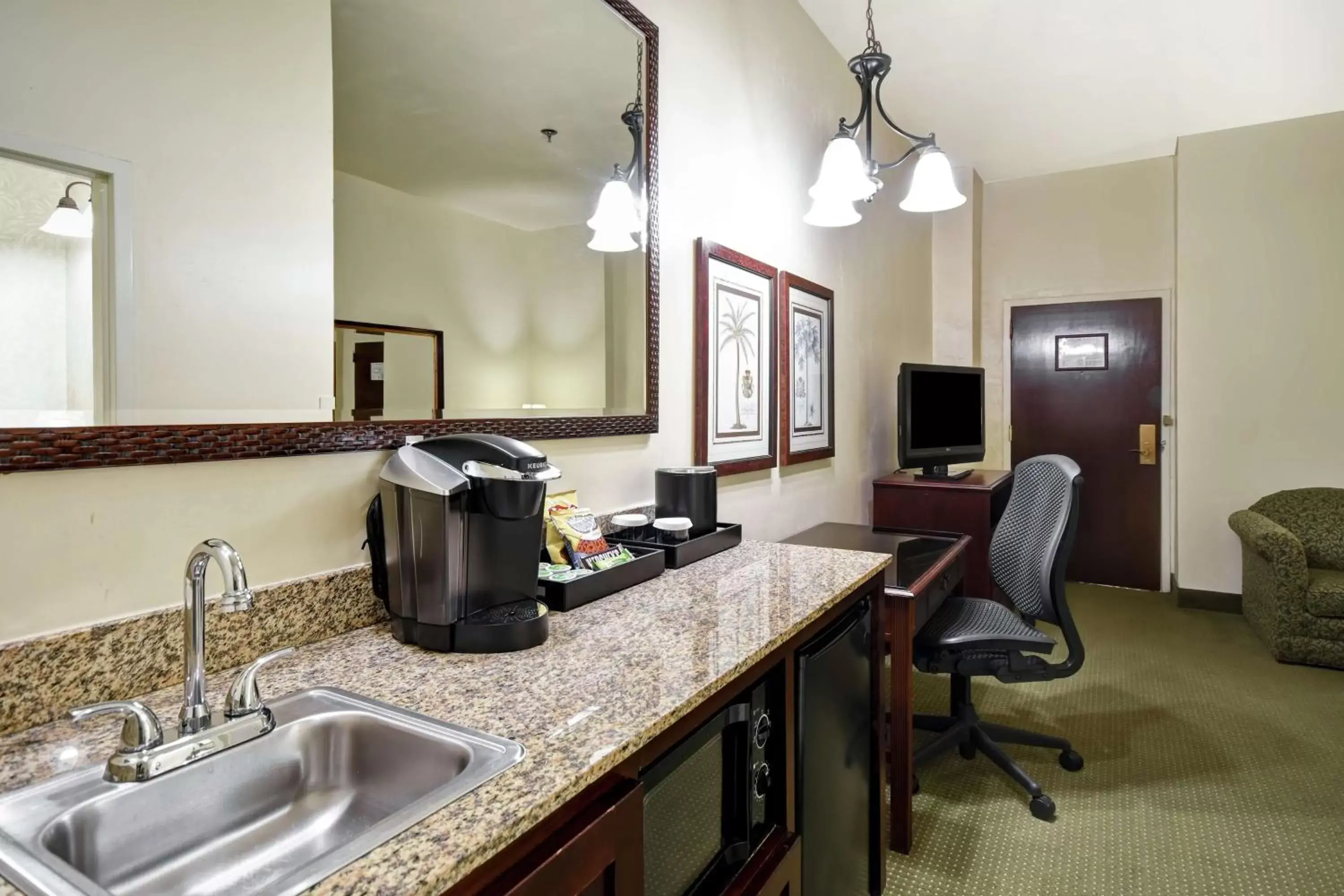 Bedroom, Kitchen/Kitchenette in Embassy Suites Charleston - Historic District