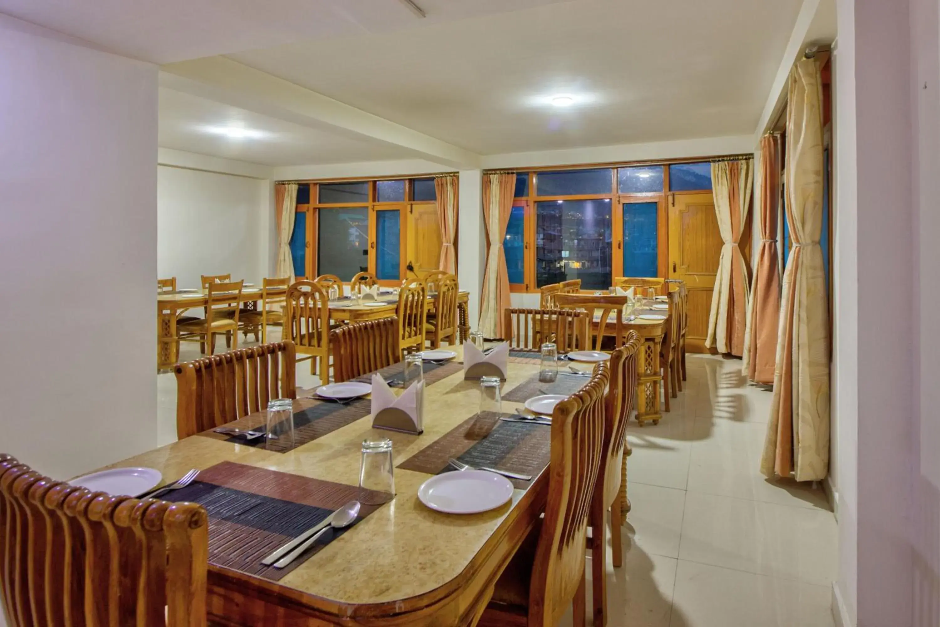 Restaurant/Places to Eat in Thrill Nature Resorts 