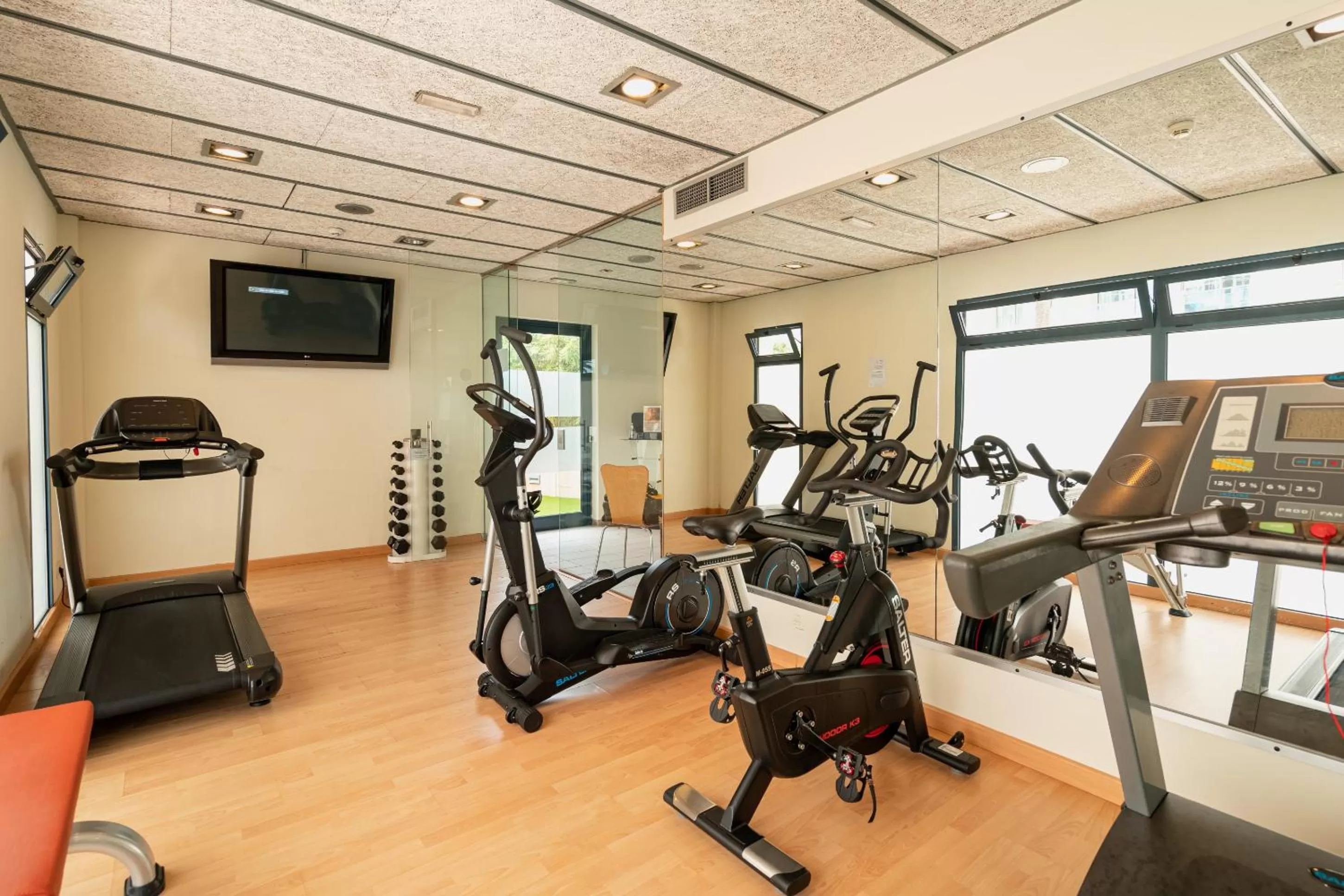 Fitness centre/facilities in Blaumar Hotel