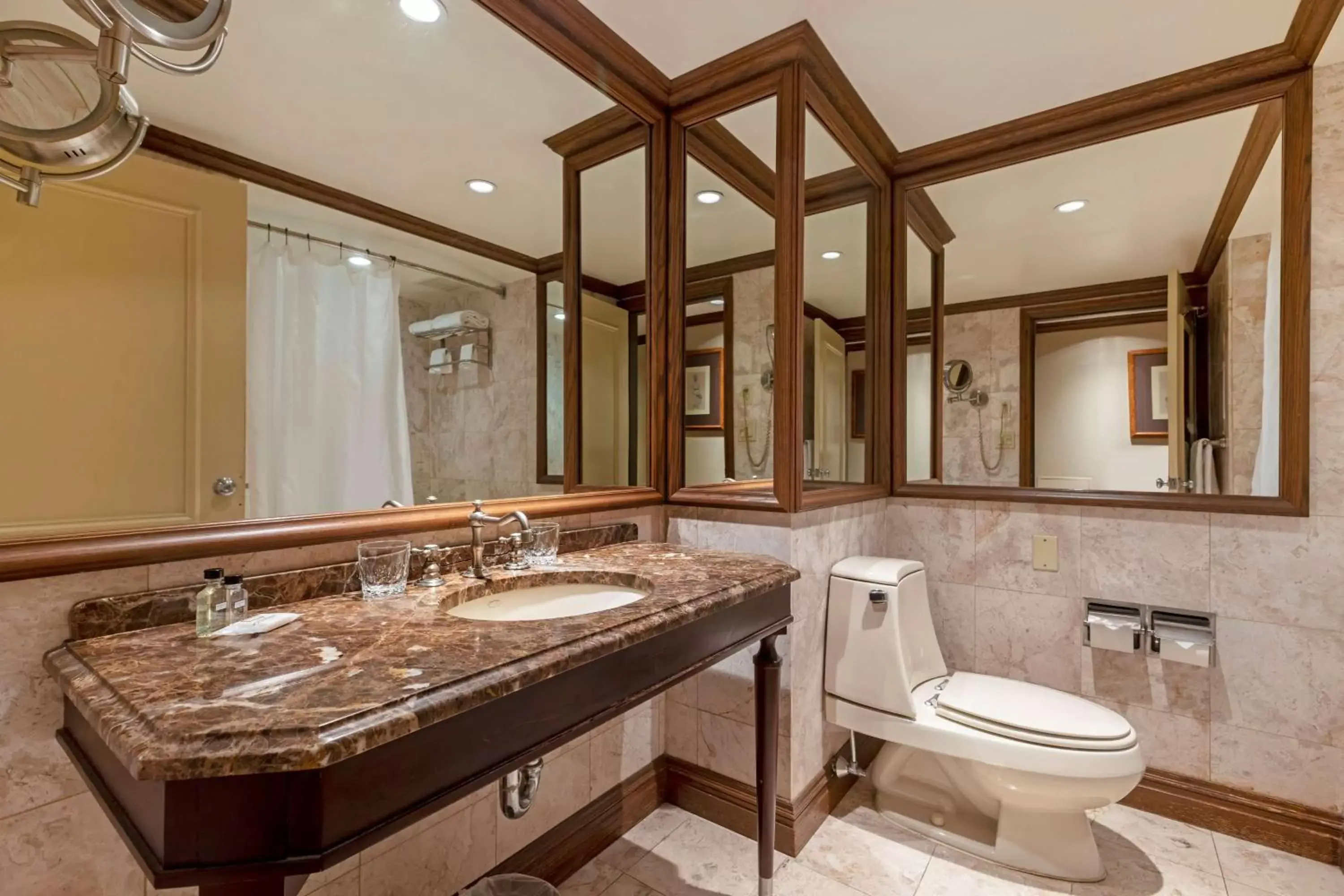 Photo of the whole room, Bathroom in The Blakely by LuxUrban, Trademark Collection by Wyndham