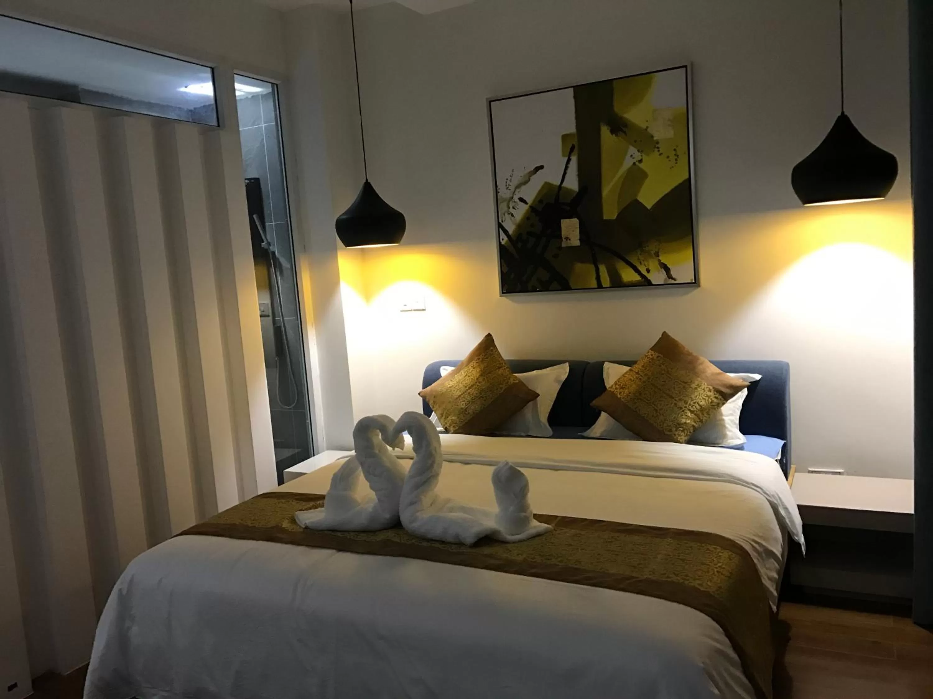 Bedroom, Bed in Benny's City Hotel