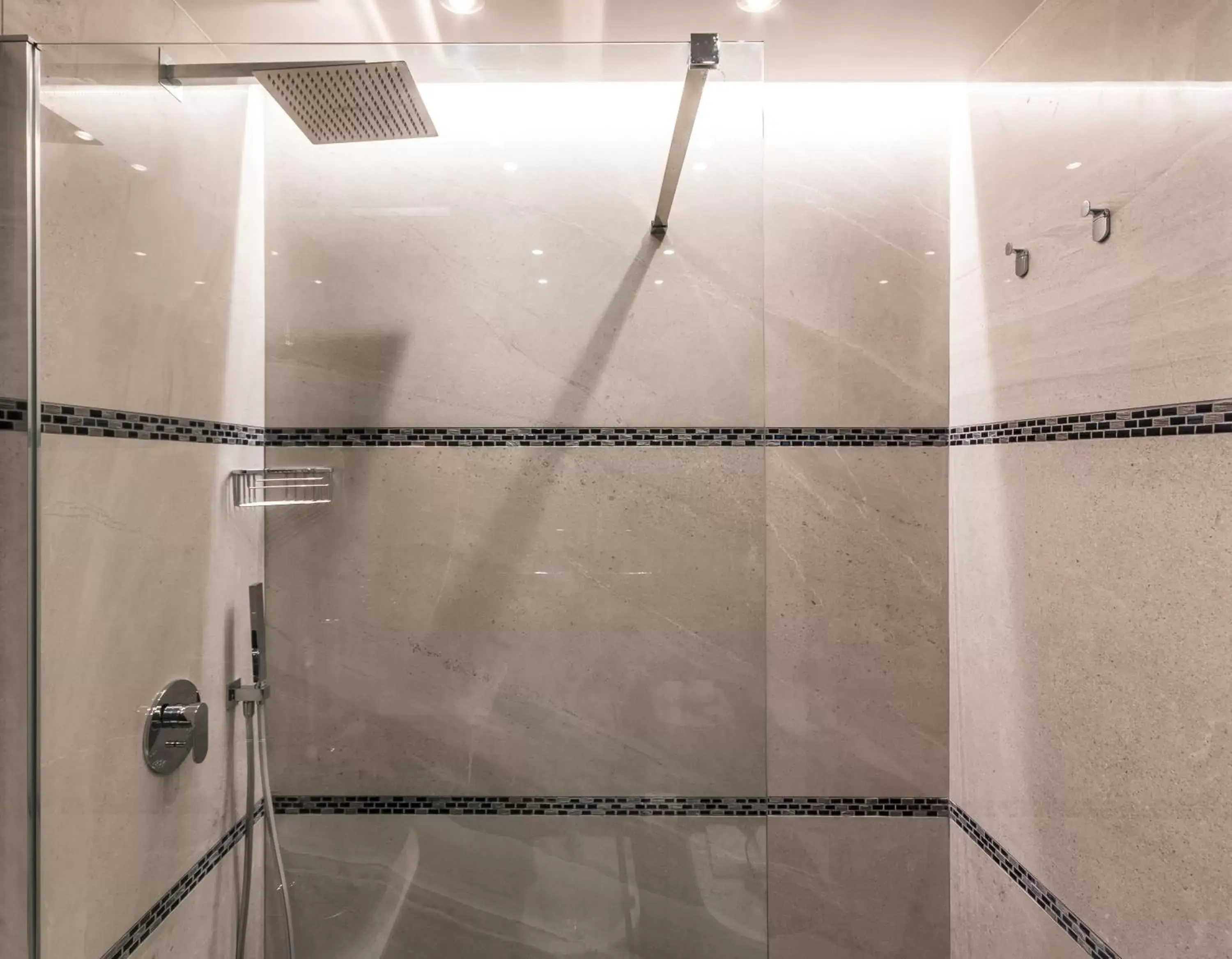 Shower, Bathroom in PhotoRooms B&B