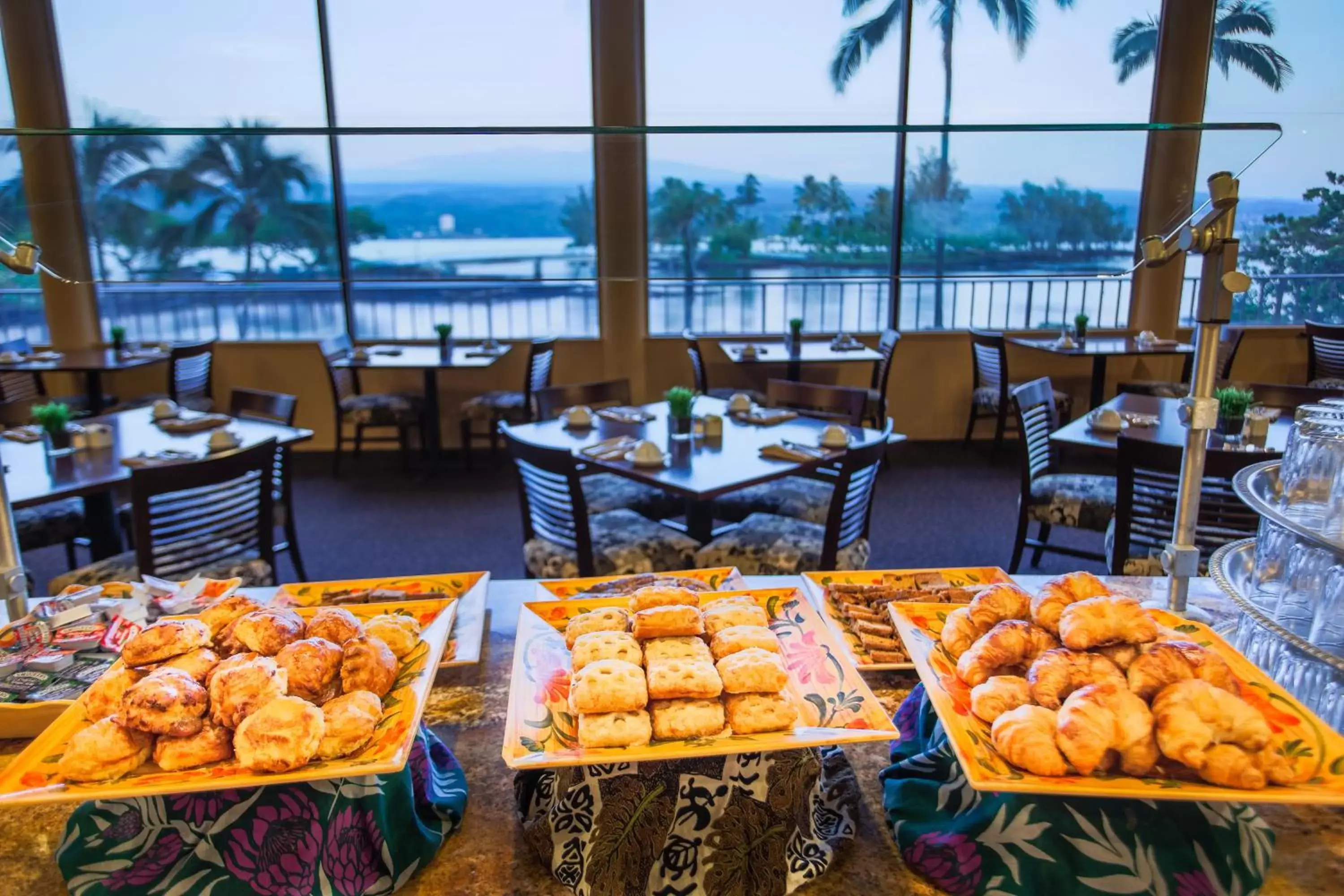 Restaurant/Places to Eat in Castle Hilo Hawaiian Hotel