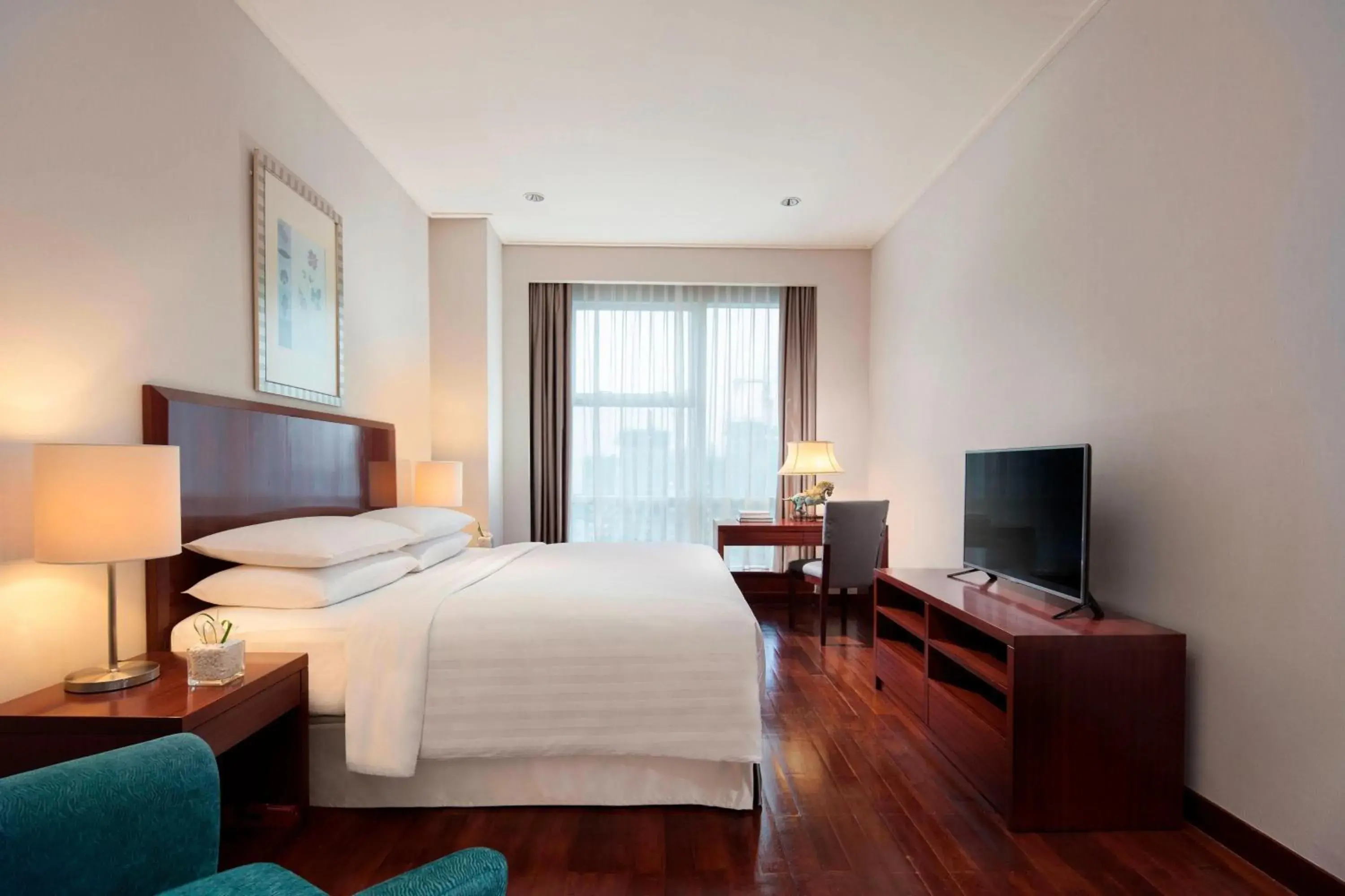 Bedroom, TV/Entertainment Center in The Mayflower, Jakarta-Marriott Executive Apartments