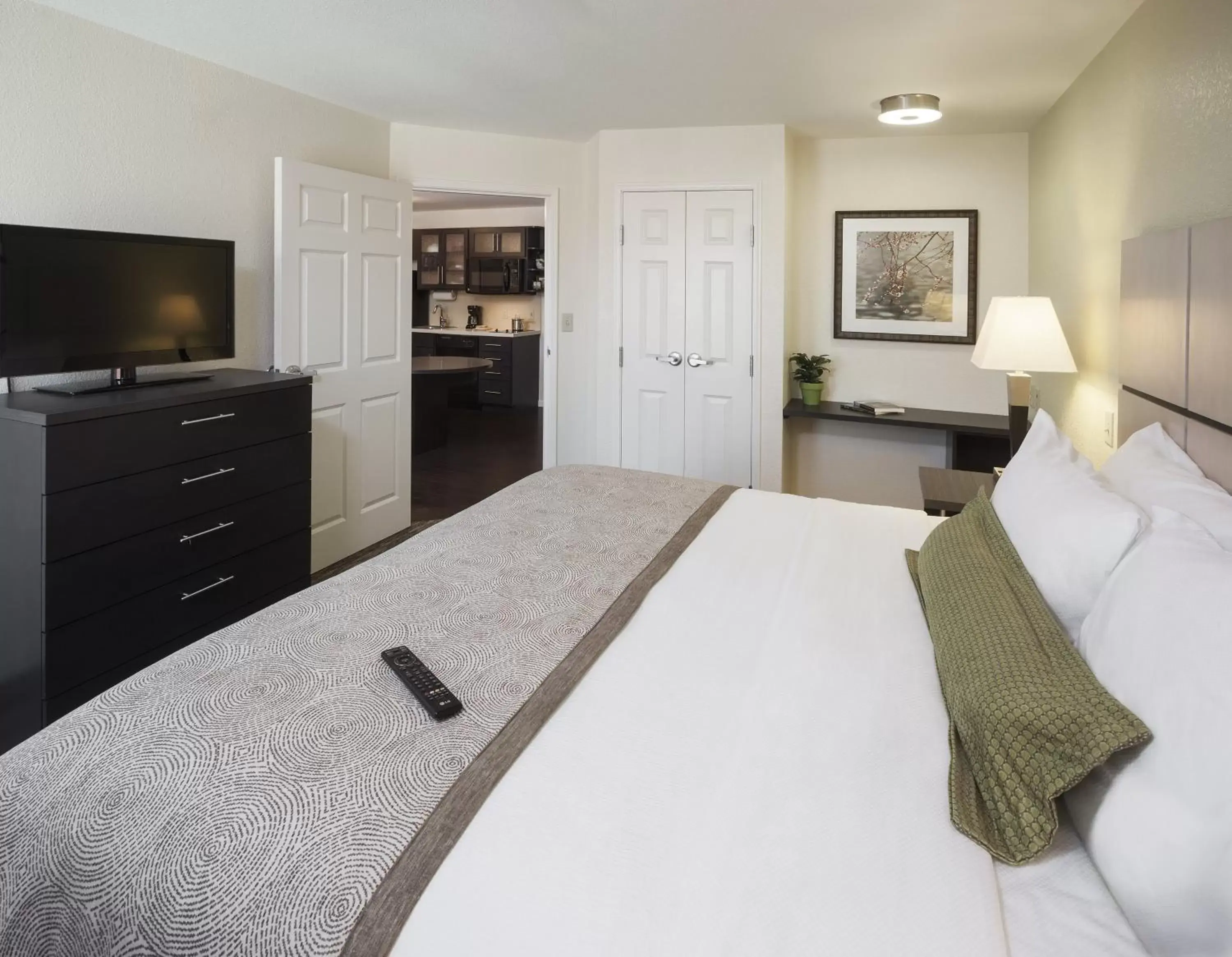 Photo of the whole room, Bed in Candlewood Suites - Nashville - Franklin, an IHG Hotel