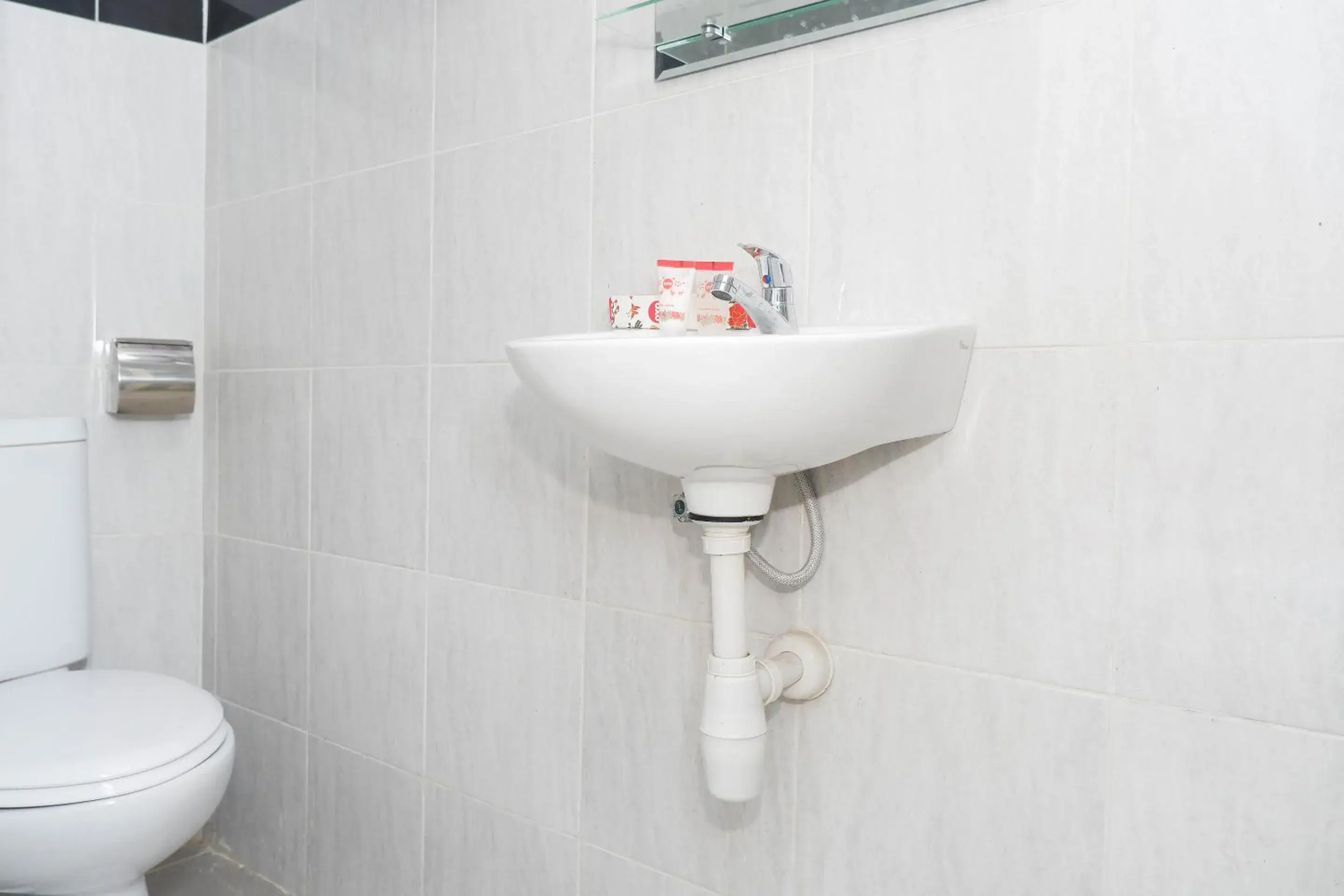 Bathroom in OYO 1217 Candi Residence