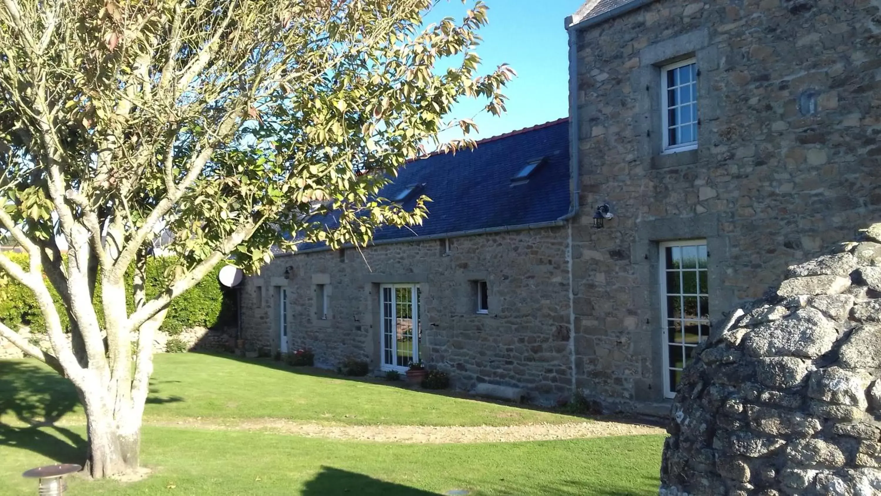 Facade/entrance, Garden in Oudoty