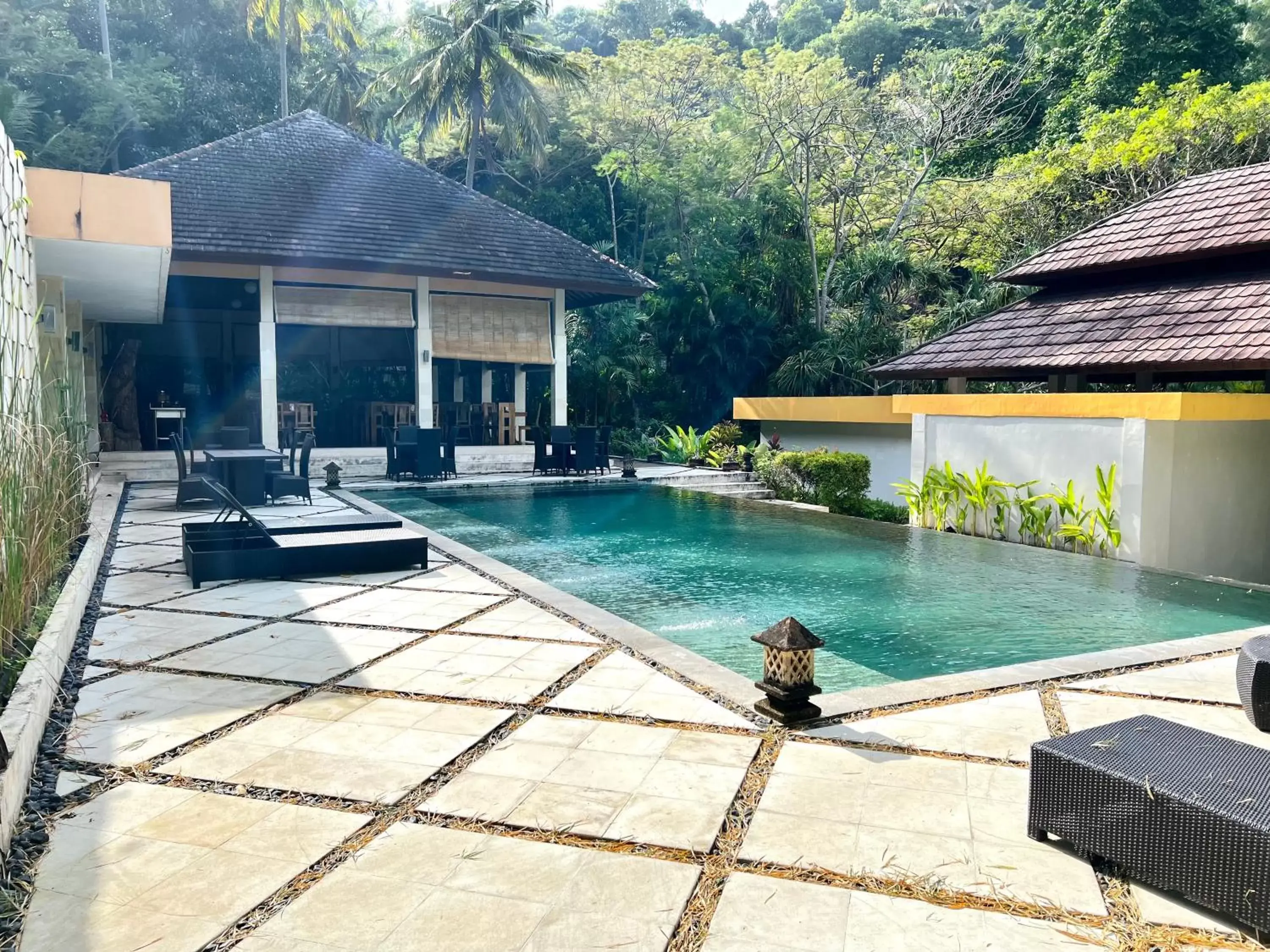 Restaurant/places to eat, Swimming Pool in Kebun Villas & Resort