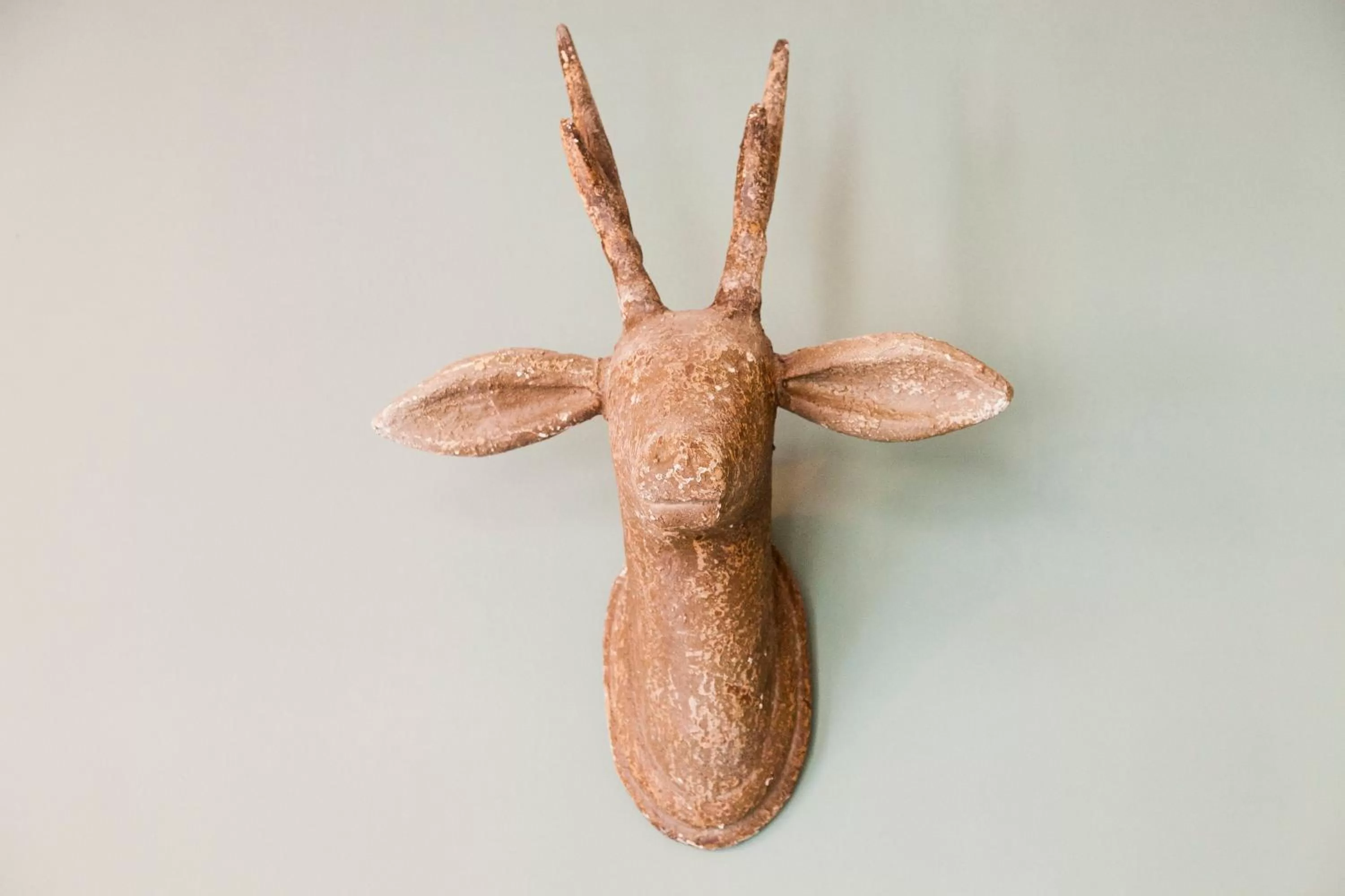 Decorative detail in Hotel Diamonds and Pearls