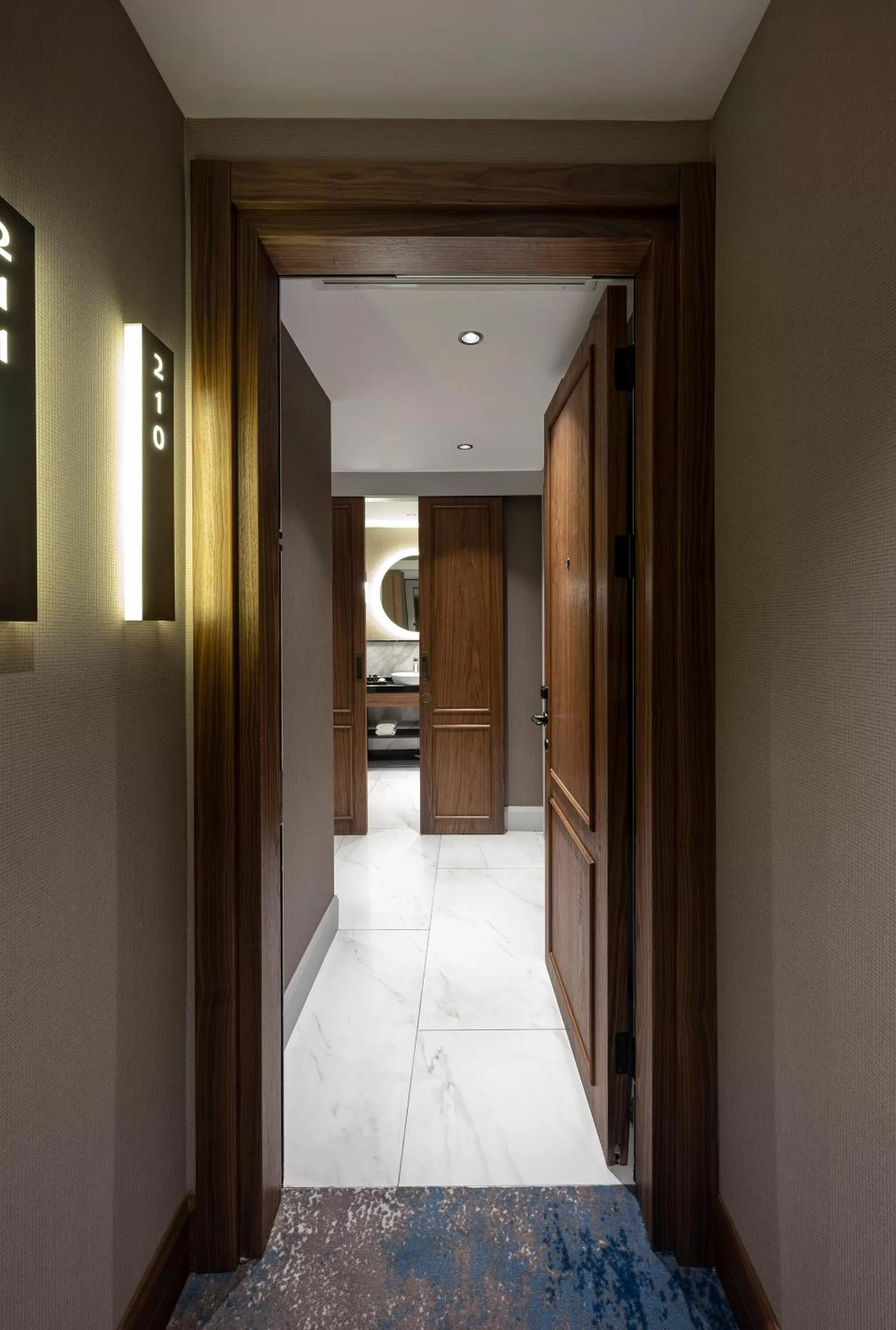 wardrobe in Livro Hotel