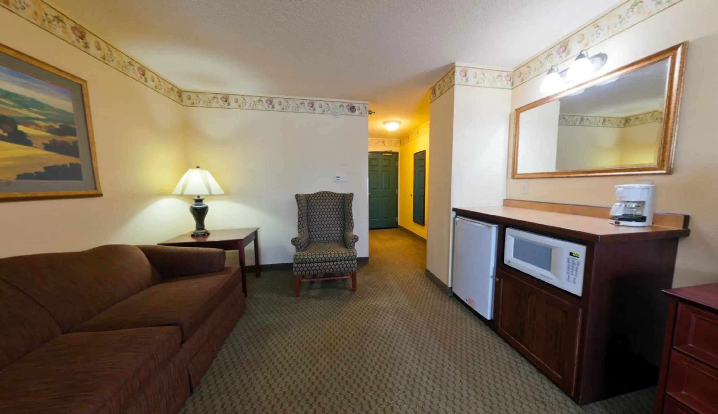 Living room, Seating Area in Country Inn & Suites by Radisson, St. Cloud East, MN