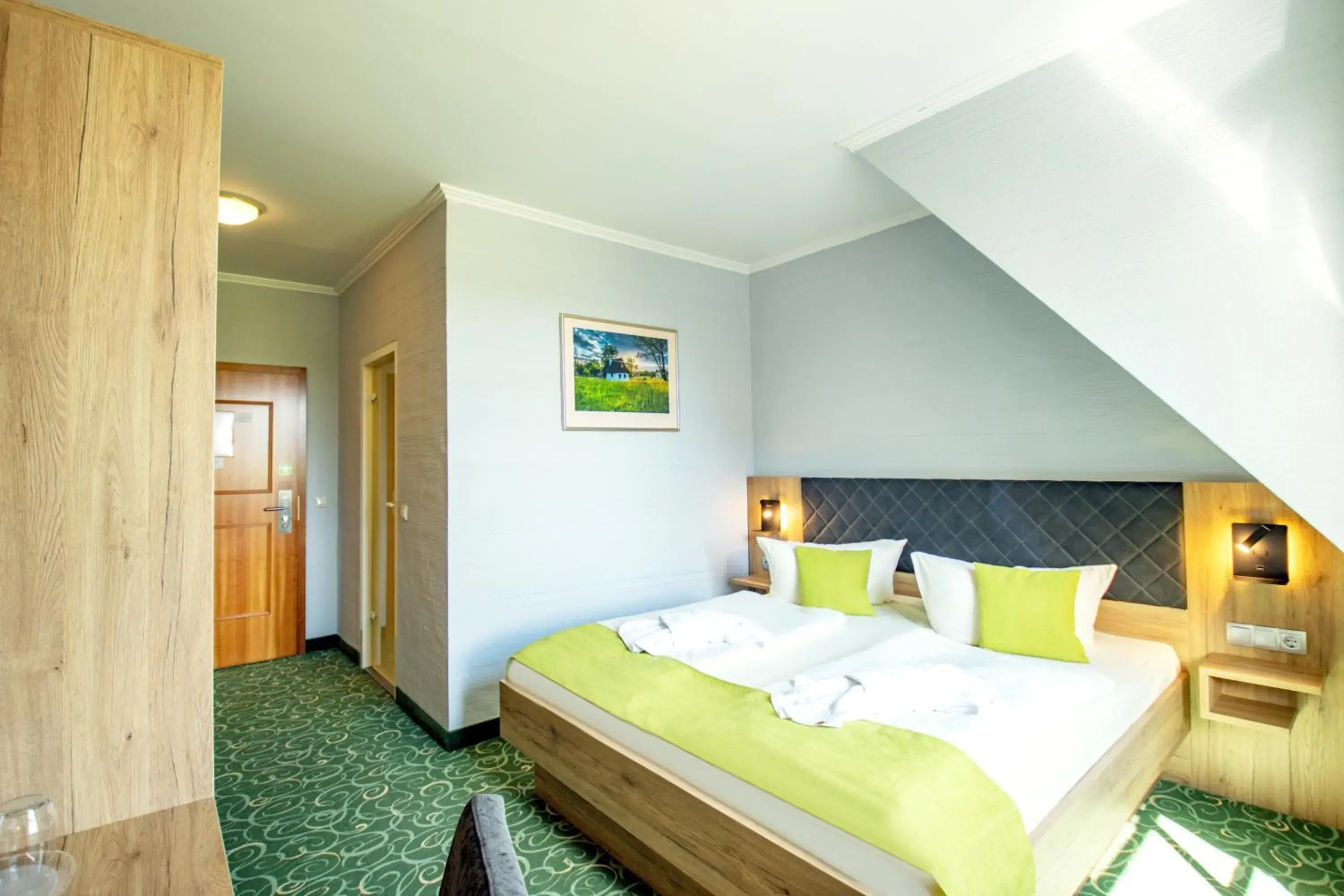 Photo of the whole room, Bed in Panorama Berghotel Wettiner Hohe