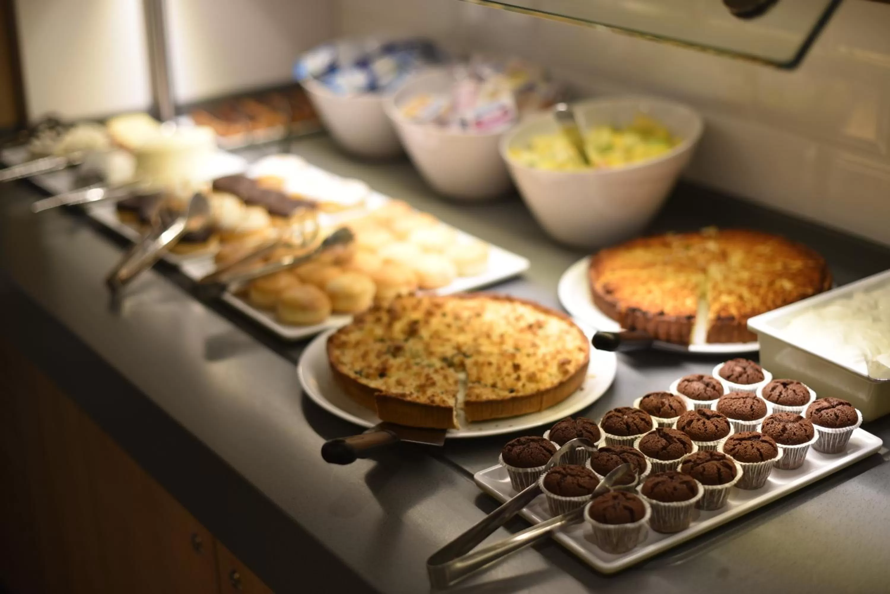 Restaurant/places to eat in Holiday Inn Express - Paris - CDG Airport by IHG