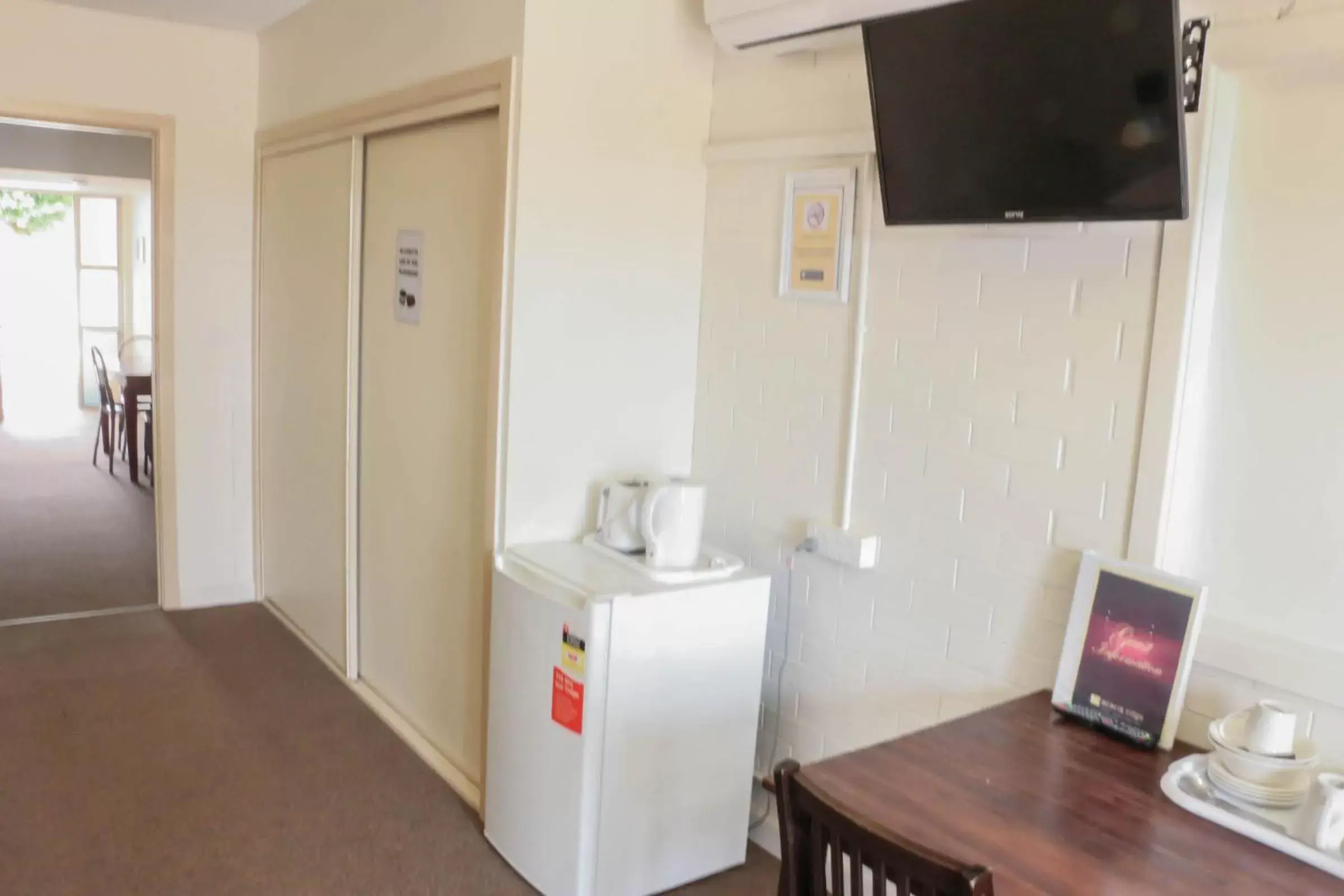 Bedroom, TV/Entertainment Center in Acacia Ridge Hotel & Motel Brisbane