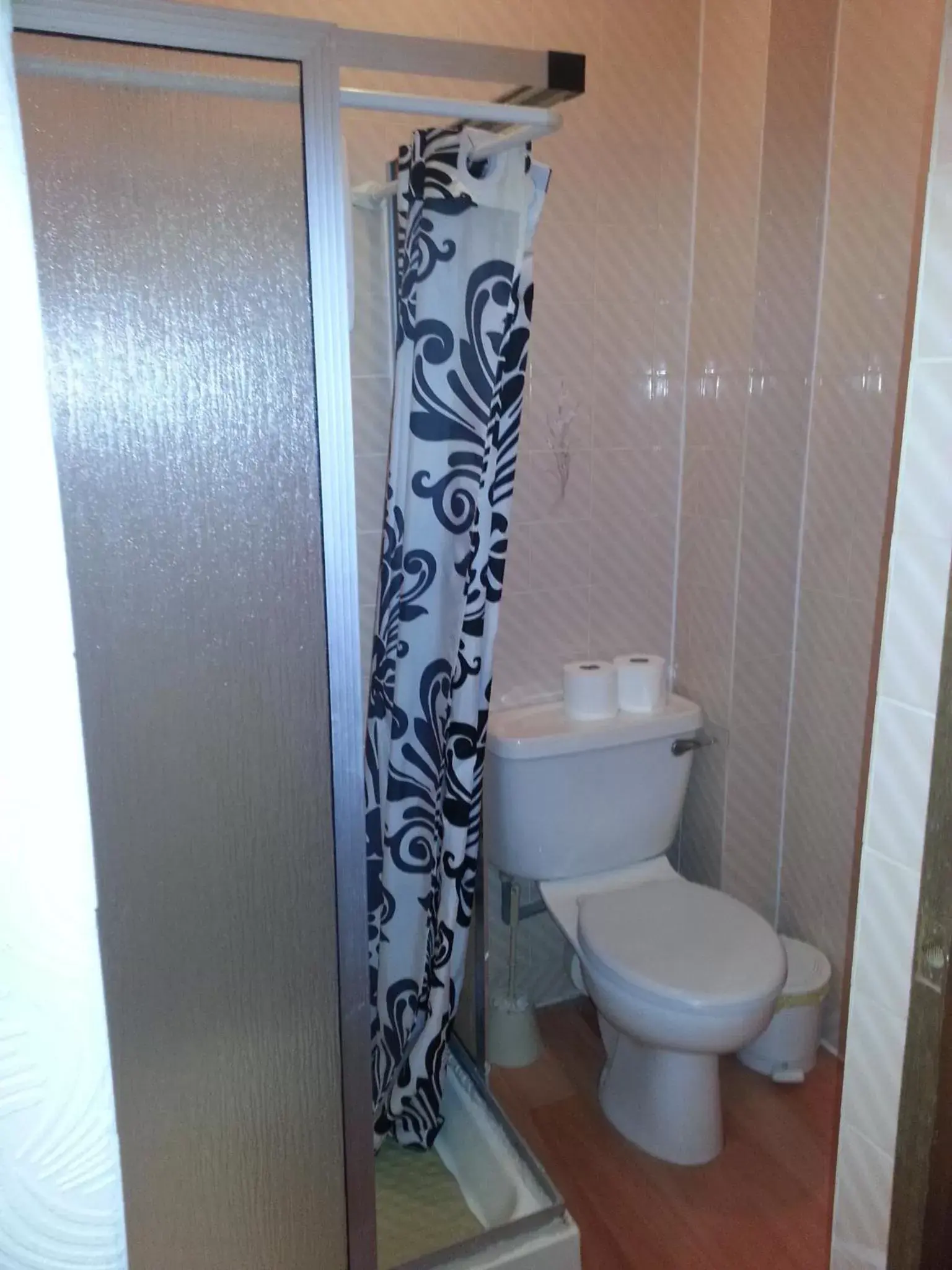Bathroom in Jesmond International Hotel
