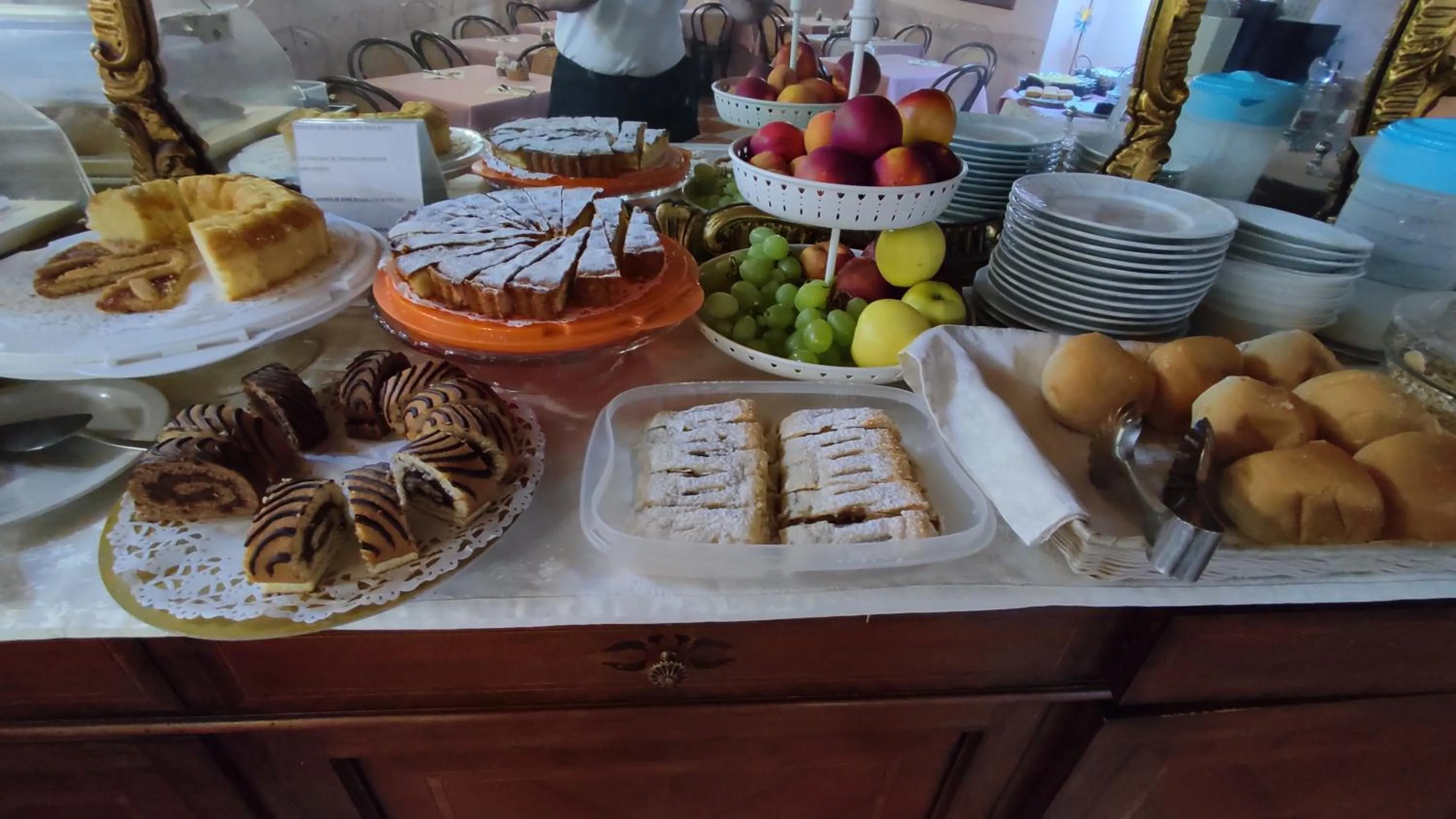 Continental breakfast in Hotel Antico Moro