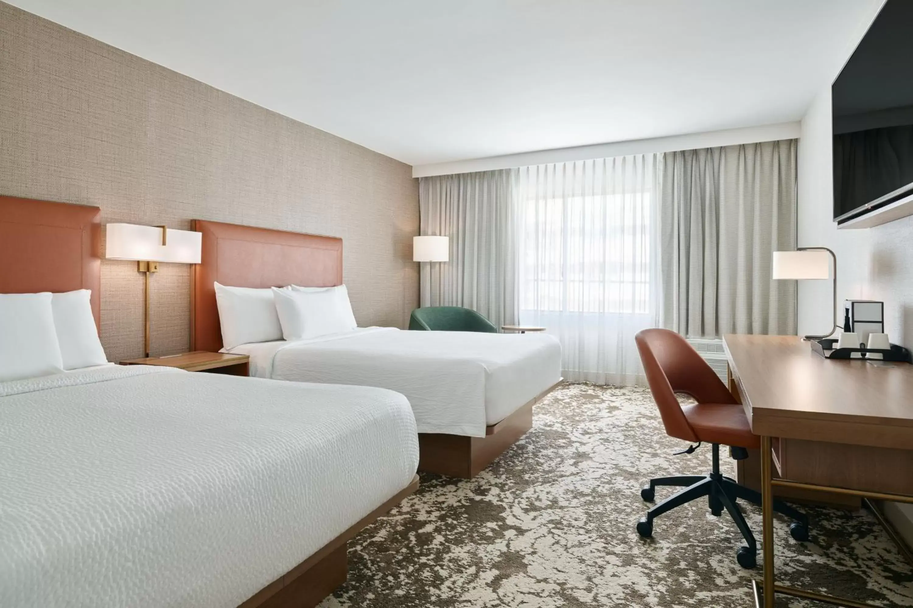 Queen Room with Two Queen Beds in Courtyard by Marriott Los Angeles Pasadena Old Town