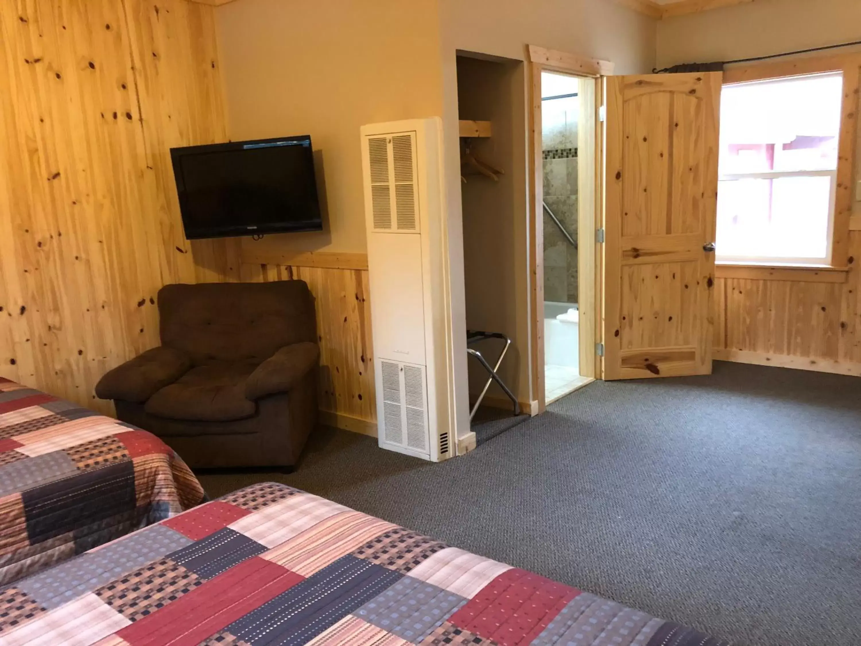 Bed in Red Lodge Inn Bed in Red Lodge Inn