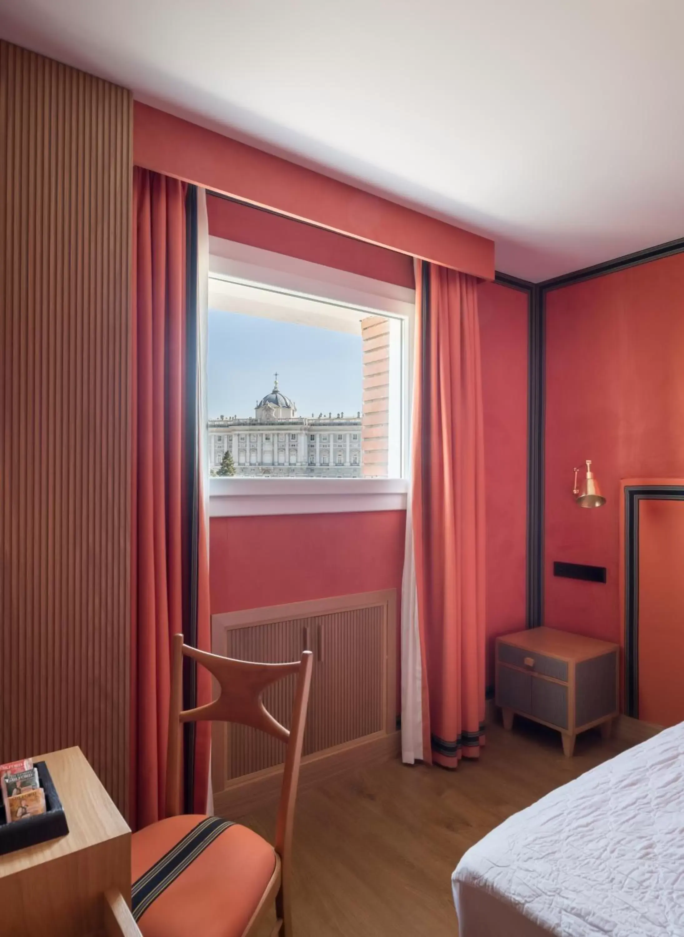 City view, Bed in Principe Pio City view, Bed in Principe Pio